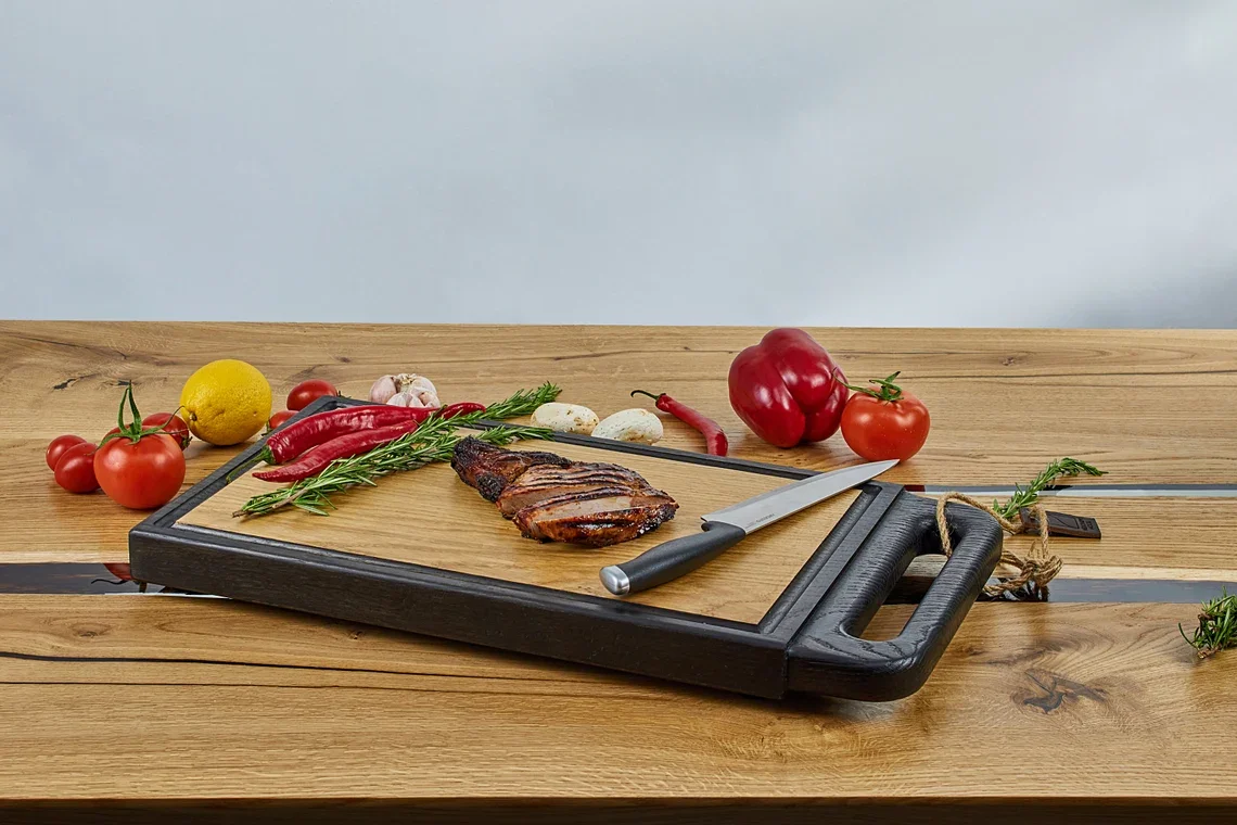 Natural Wood Chopping Board with Handle Massive Black Cutting Board Oak Charcuterie Tray Custom Engraved Kitchen Chopping Board