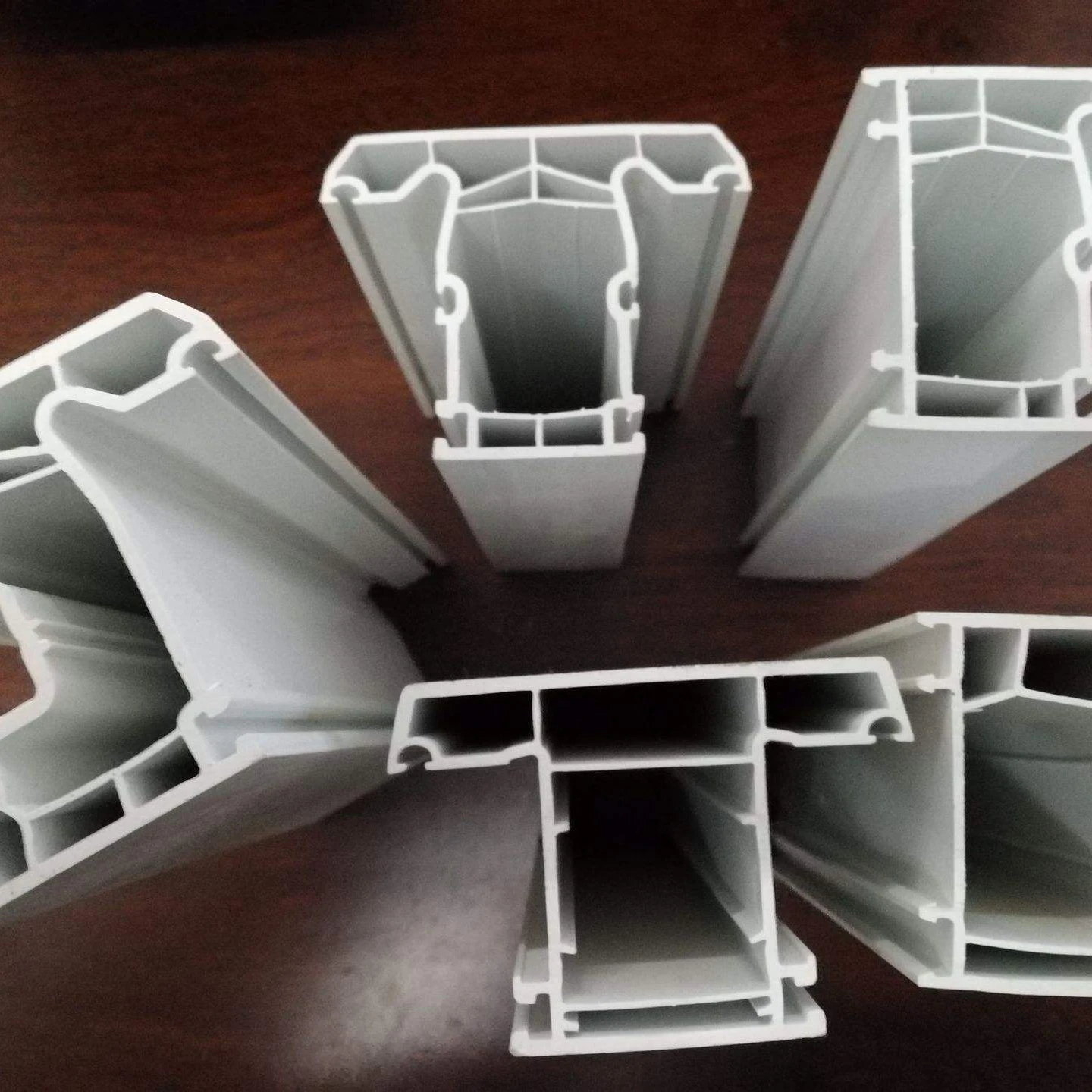 Машина для изготовления окон и дверей из ПВХ/экструзионное оборудование пластиковых