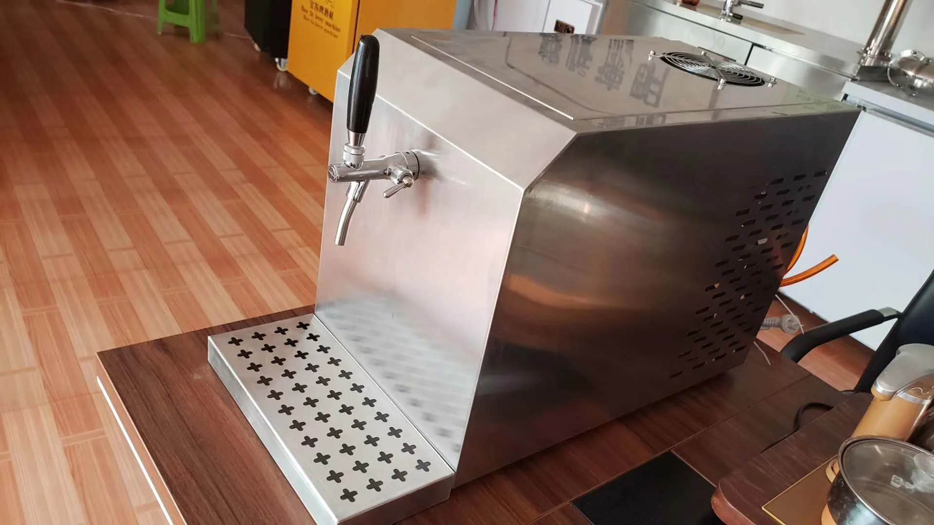 
Manufacturer Custom High Quality Desktop Beer Dispenser with Compressor Cooling 