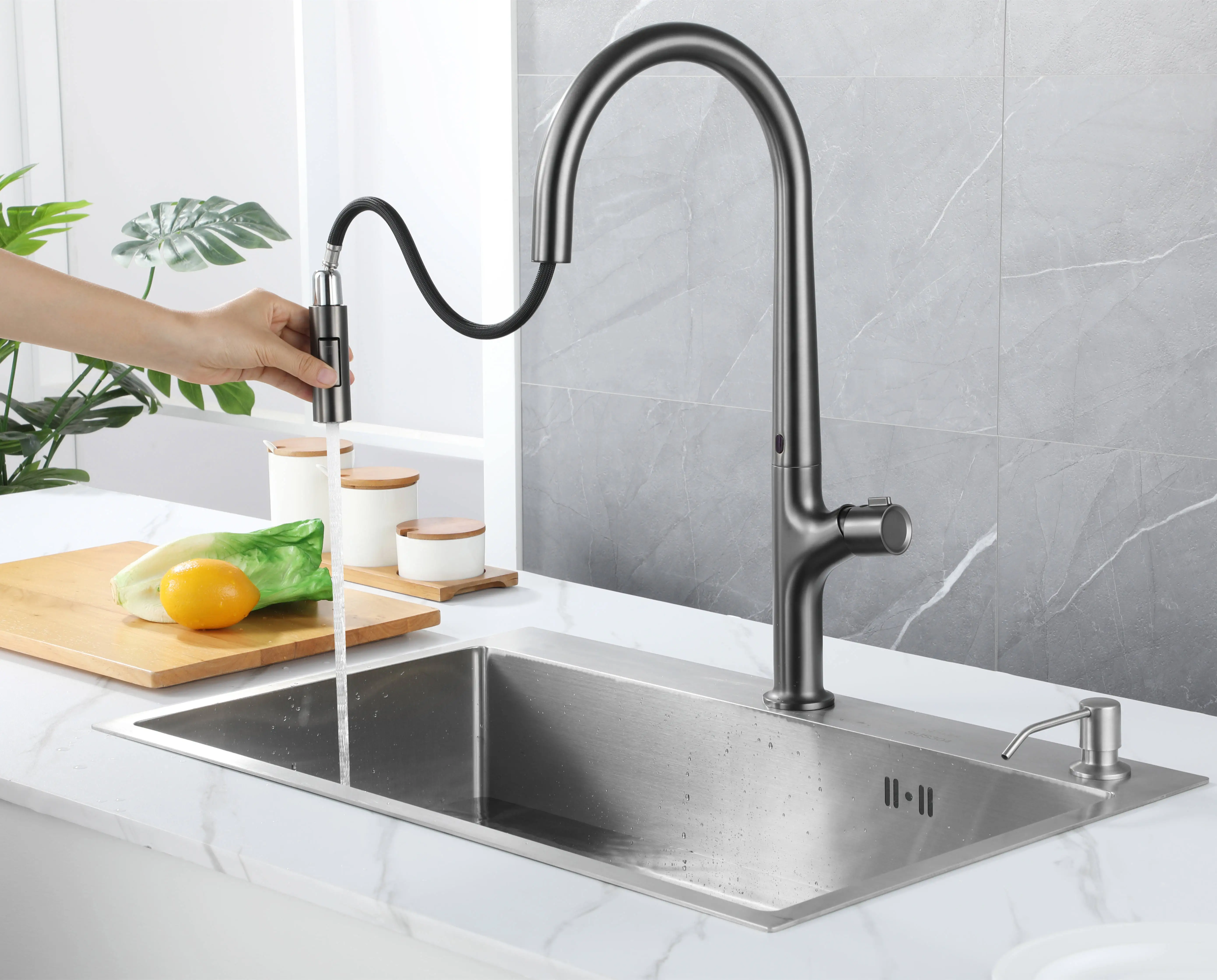 Gun Grey Sensor Touchless Sink Faucet Single Handle Pull Out Kitchen Faucet 2 Functions