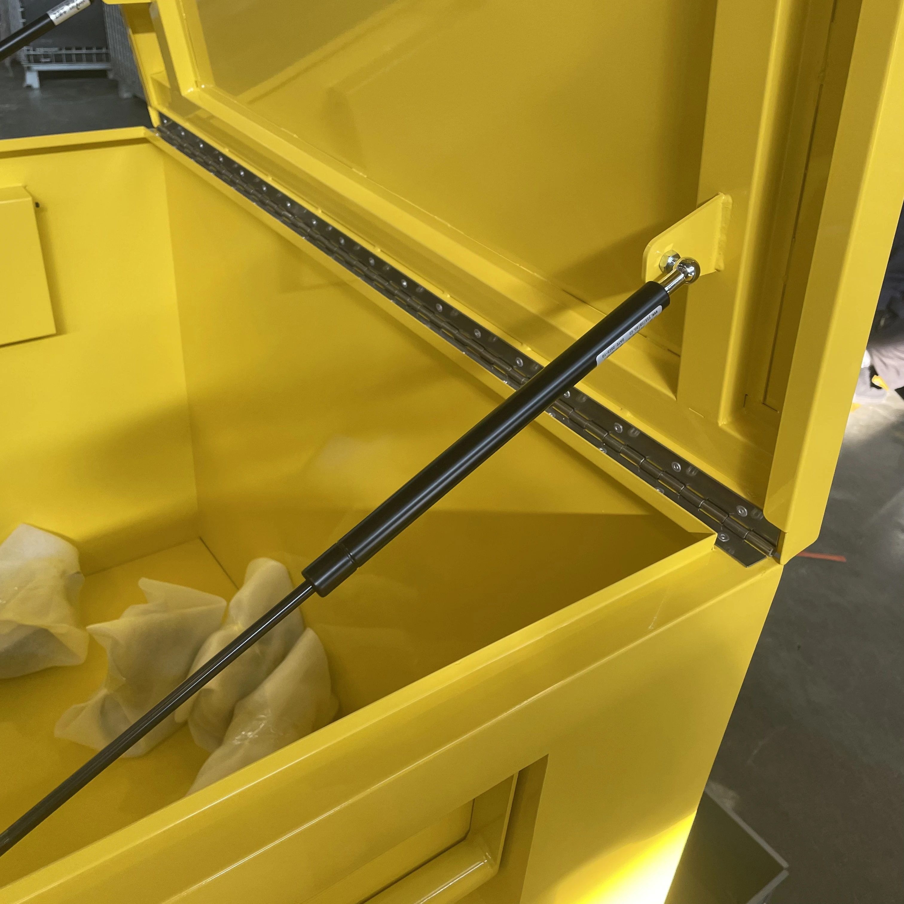 Heavy duty steel cold rolled steel job site tool box