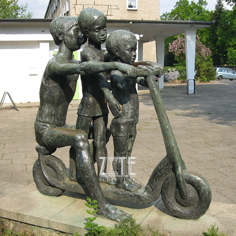 Бронзовая статуя в натуральную величину для детей скульптура мальчика и гуся
