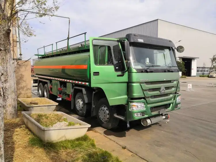 Прямая поставка с завода SINOTRUK HOWO 8x4 30000 литров нефтяной танкер лидер продаж заправочным пистолетом