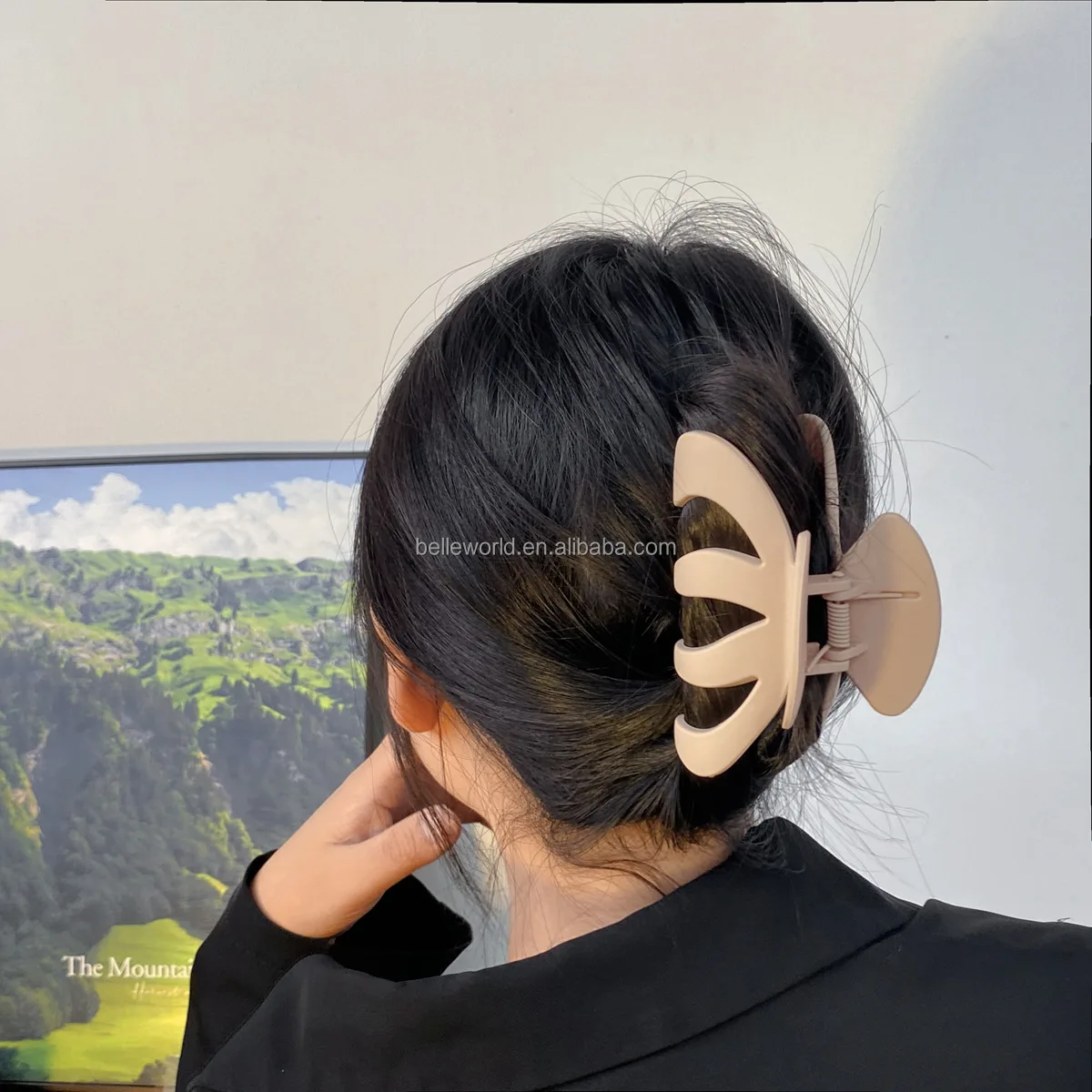 BELLEWORLD wholesale 10.5cm matte colors fashion jaw claw clip for women winter simple style crab claw clip clamp manufacturers