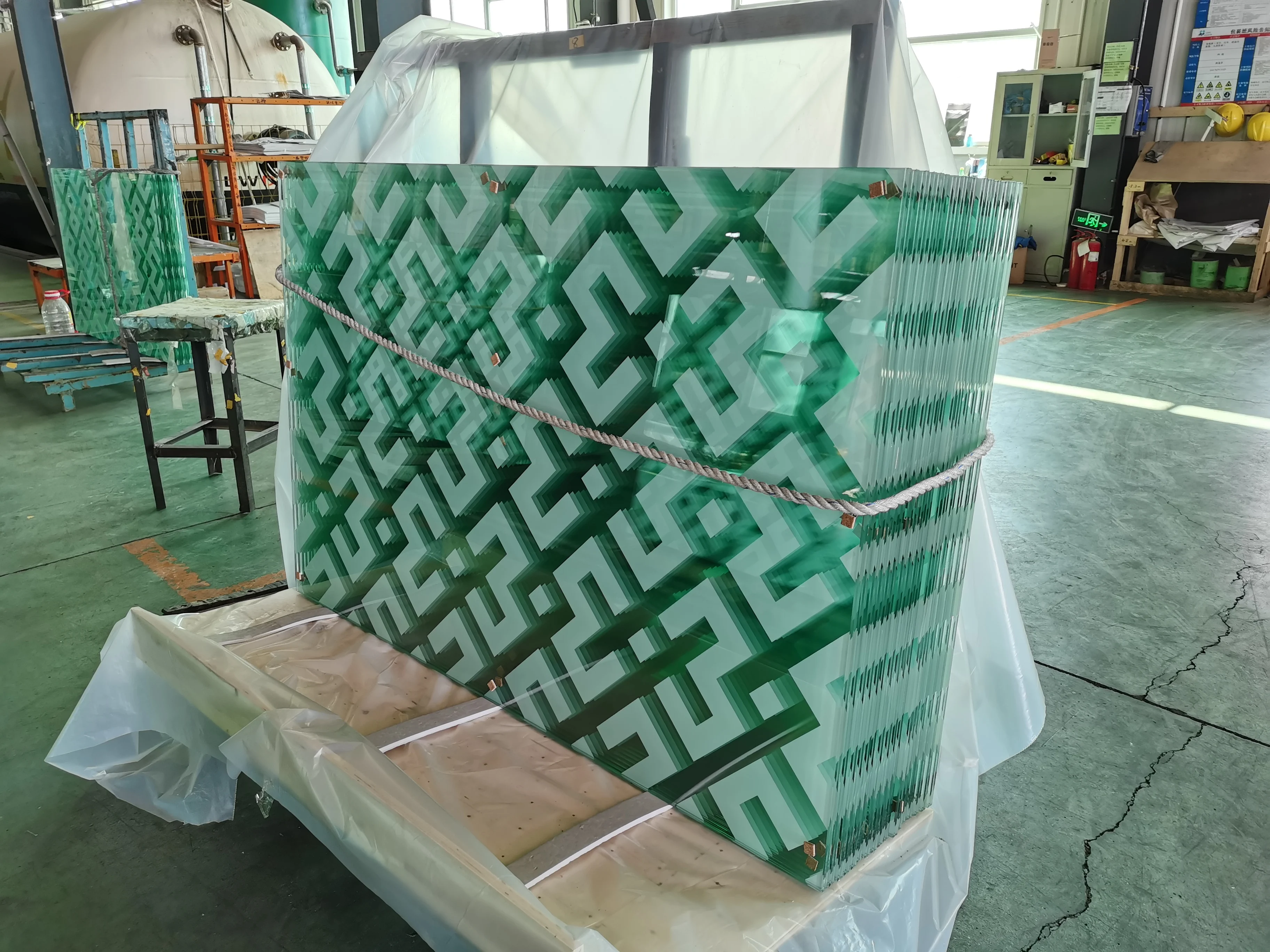 China high quality tempered glass panel 10mm 12mm manufacturer glass pool fencing