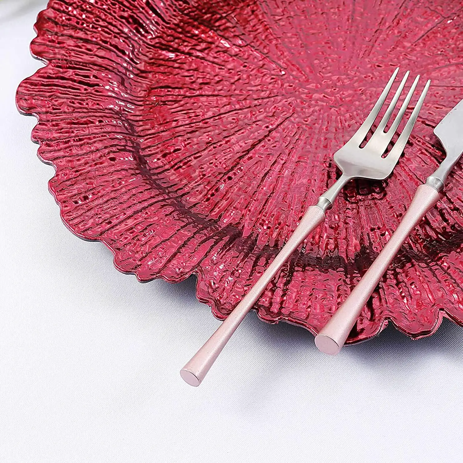 Round Reef Unique Plastic Dinner Plate Charger Vintage Christmas Wedding Party Dining Decorative Red Charger Plates On Sale