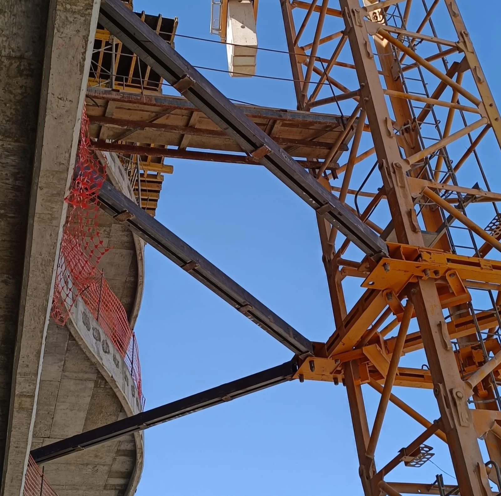 Good China brand Flat Top Tower Crane spare parts as hoisting and trolley and slewing motor low price