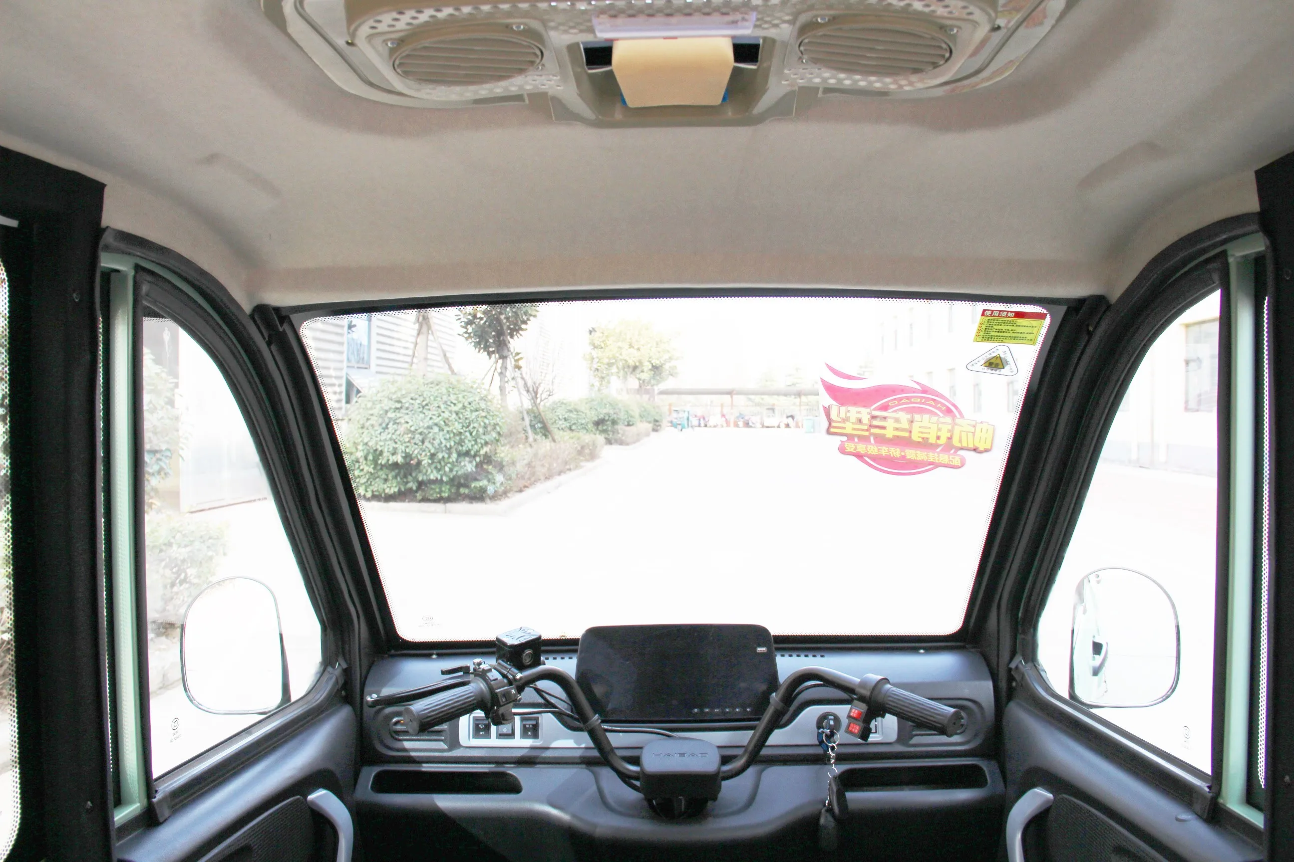 New energy vehicles Made in China hybrid electric mini electric vehicles New city buses electric passenger tricycles
