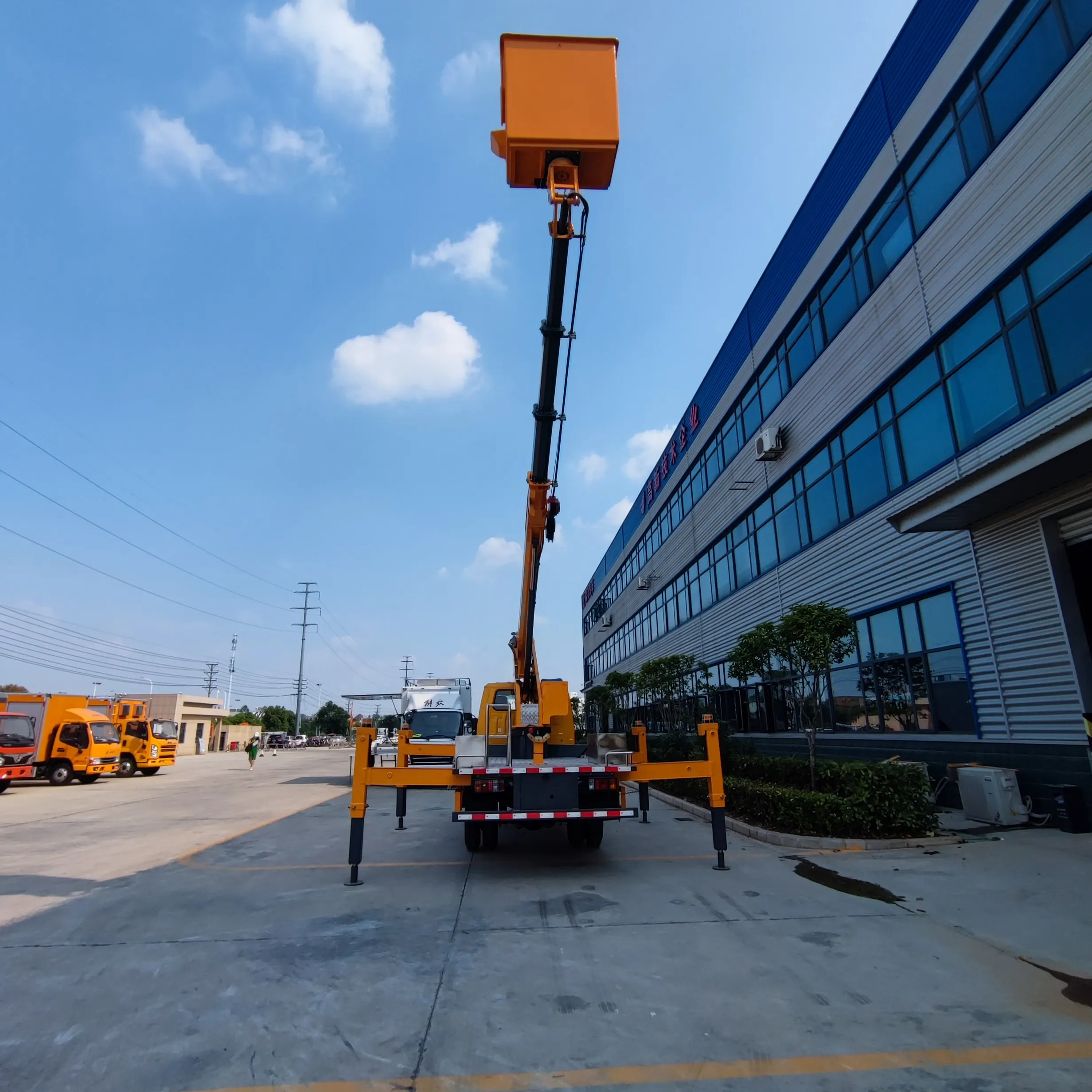 ISUZ 4*4 All Terrain Aerial Operation Vehicle 21M Insulated Bucket Aerial Work Platform Truck Double Row Cab Aerial Work Vehicle