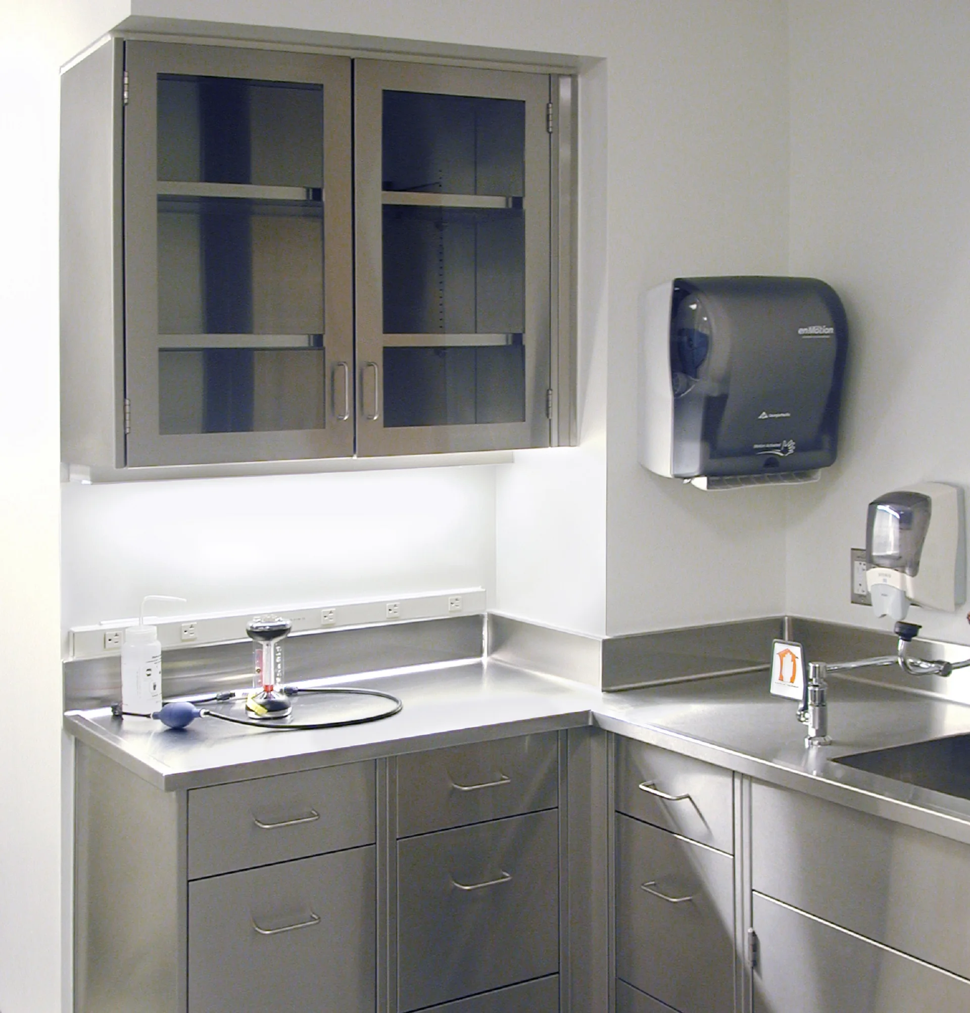 Stainless Steel Laboratory Table Chemical Resistant Work Bench Clean Room Laboratory Furniture