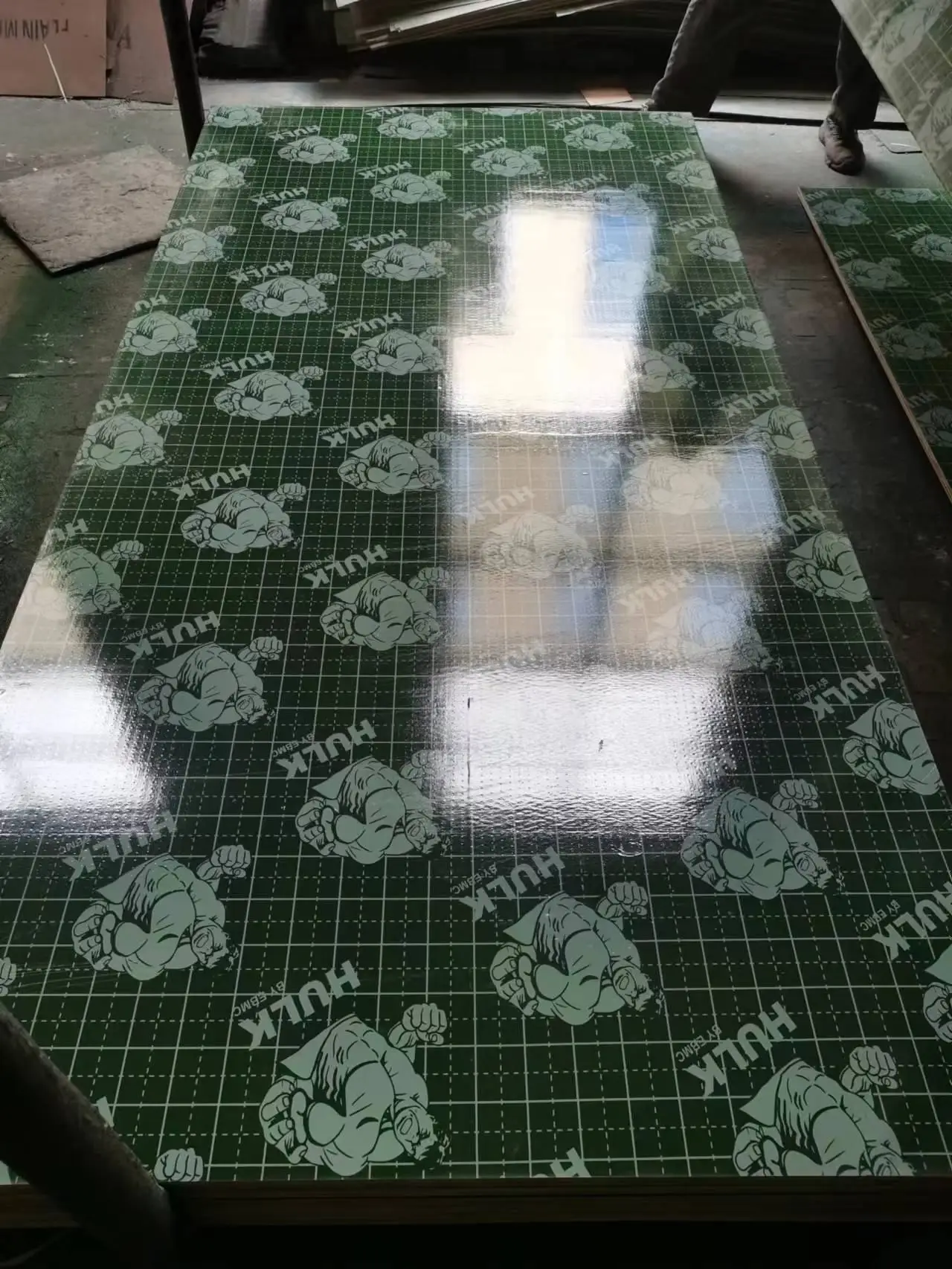 Manufacturer Price 18mm green PP plastic plywood formwork panel for concrete