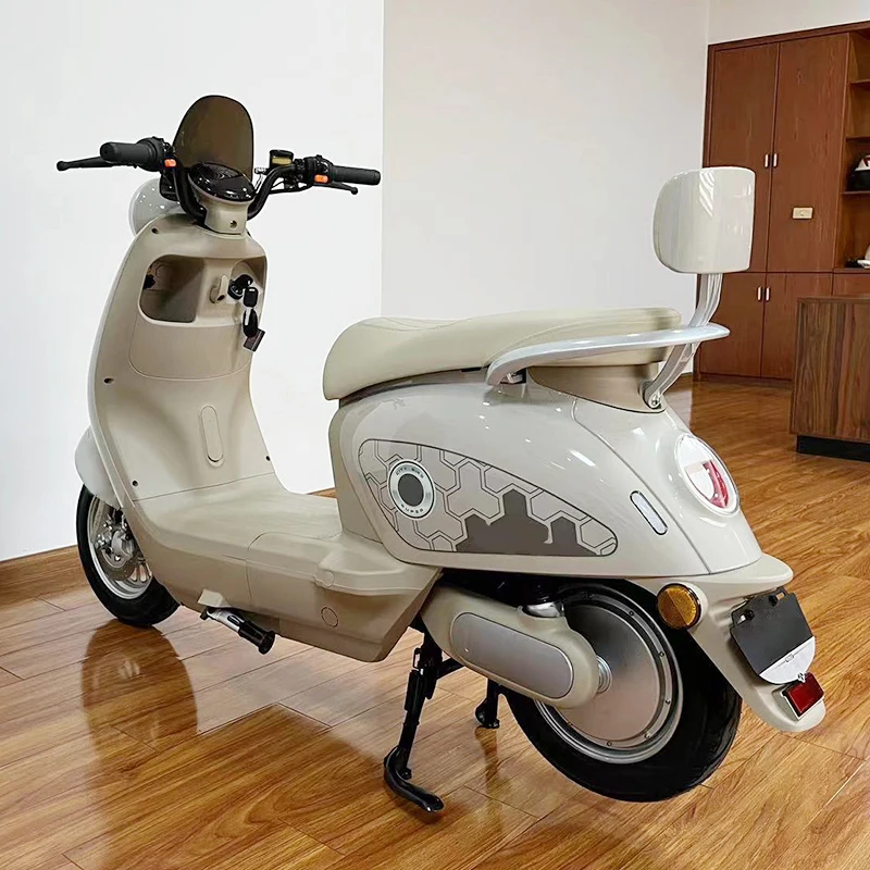 Luna Electric Motorcycle 800W 60V 20AH Electric Scooter Lead Acid Battery New Design Max Speed 45kmh E-bick for On-Road Use