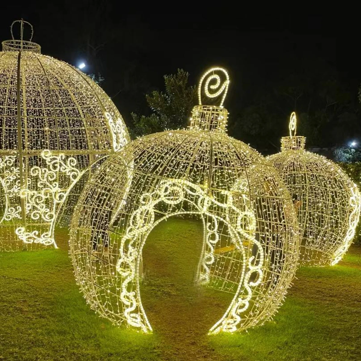Manufacturer Customized Outdoor Christmas and Spring Festival Decorative Lights Unique Waterproof Lanterns for Holidays