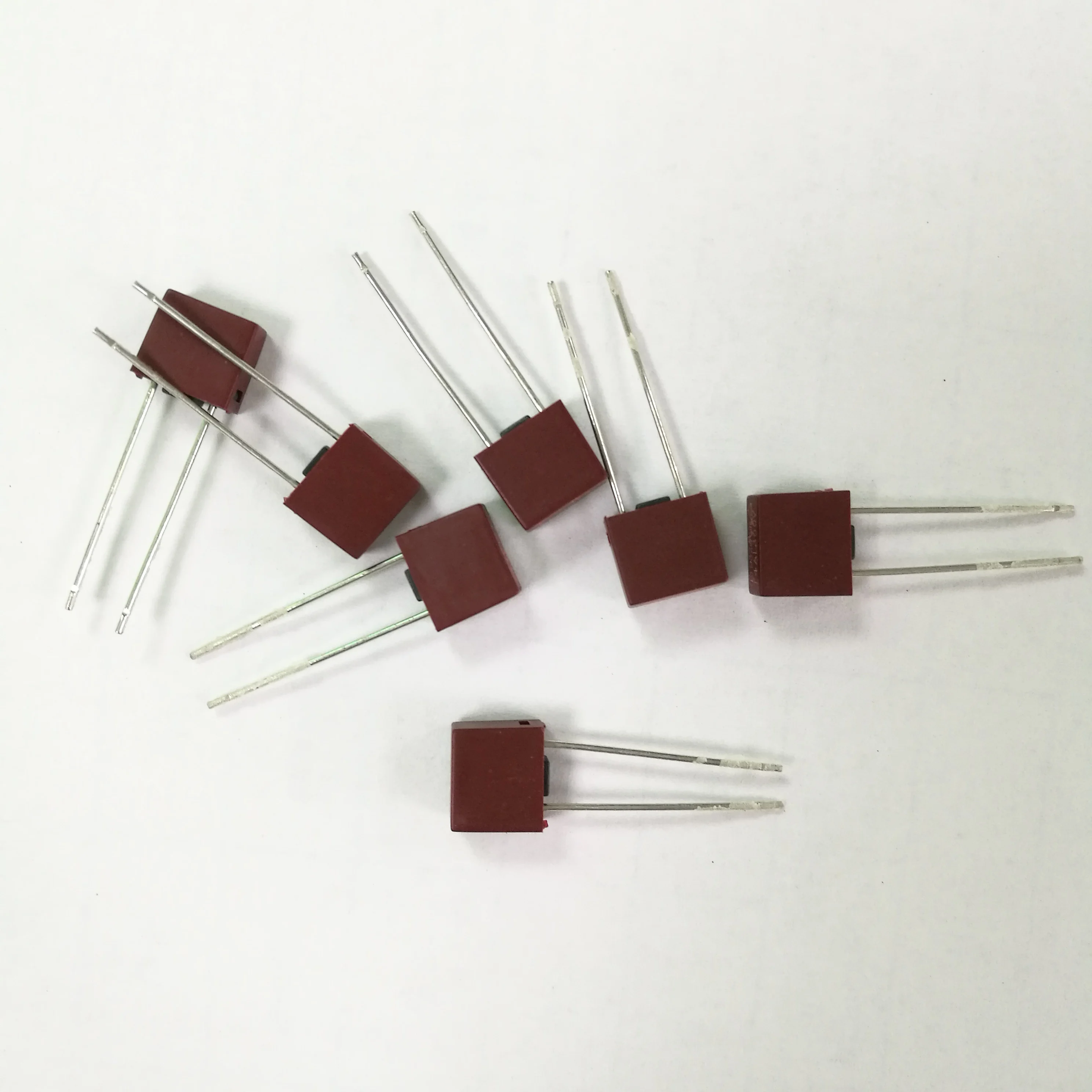 PCB square plastic encapsulated fuse slow fusing 932 series 8.3 * 7.6 * 4.1mm T3.15A 250V