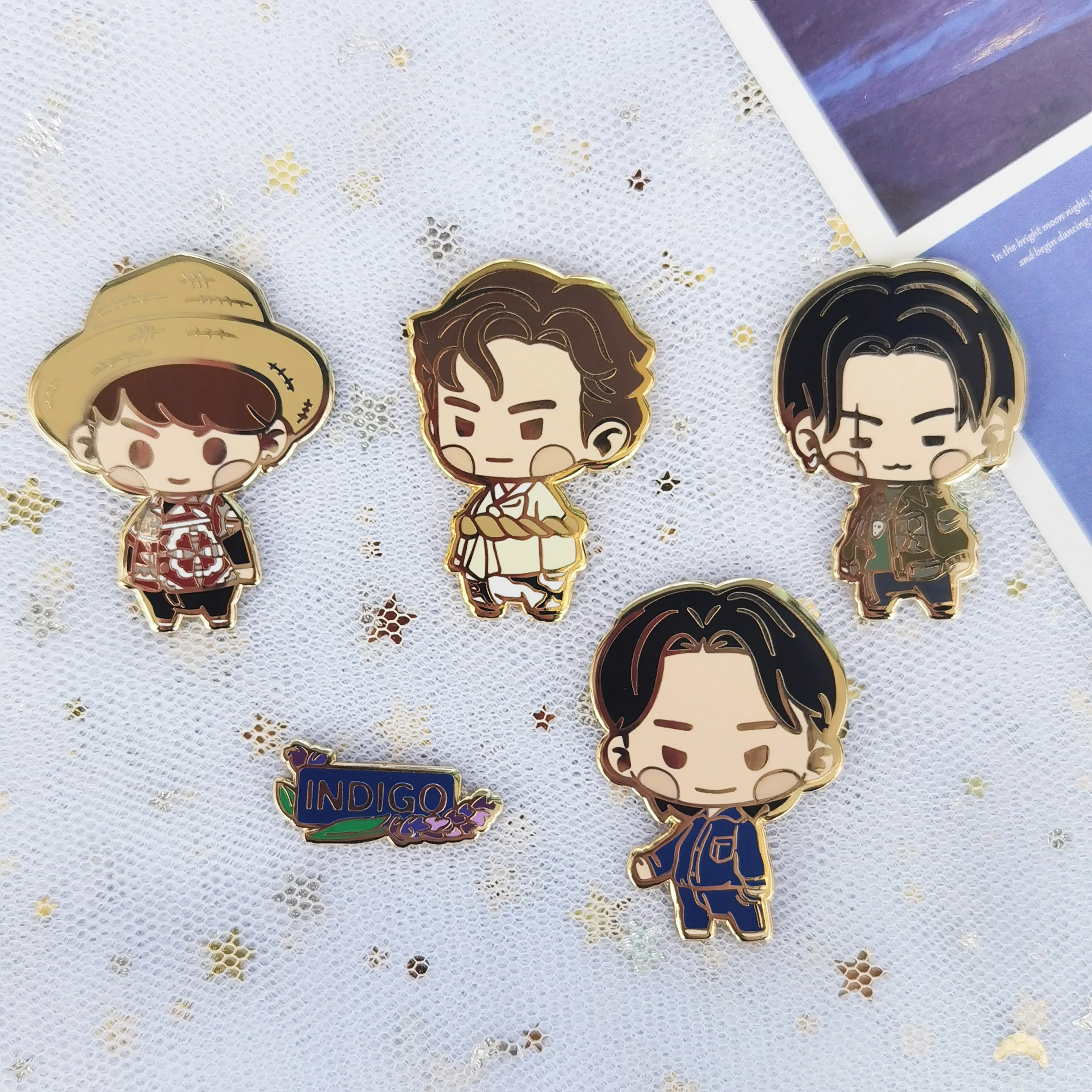Manufacturers custom cute designs hard enamel pins nice quality screen printed hard enamel pins for decorations