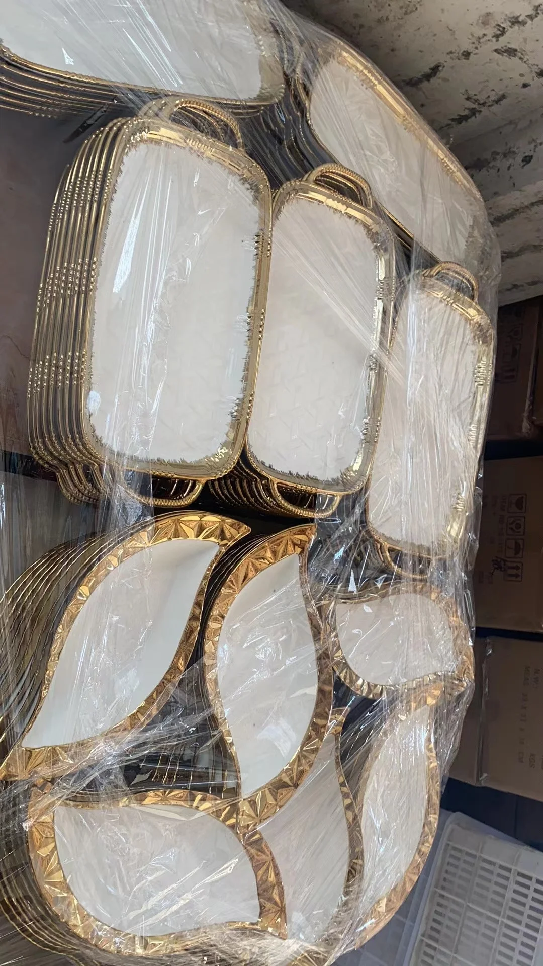 wholesale ceramic dinner set decorative plate set with gold details for home decoration party wedding kitchen