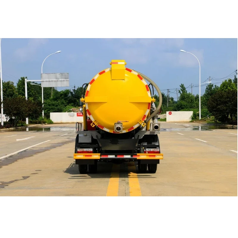 Hydraulic lifting of sewage suction truck and hydraulic opening and closing of tailgate JAC 5 m ³ sewage suction truck