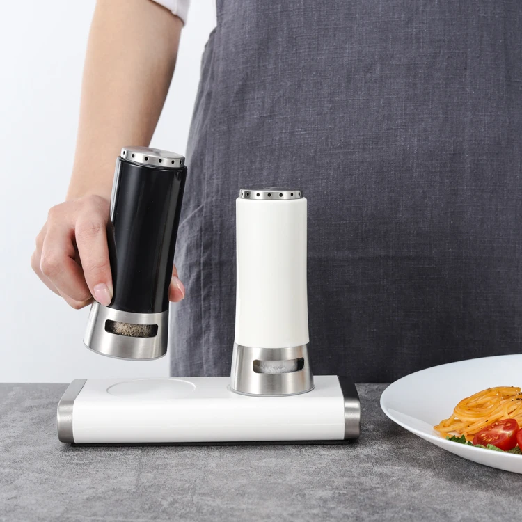 Hot Sale Kitchen Household Storage Herb & Spice Tools Magnetic Spice Shaker Bottle Plastic Set Pepper Shakers