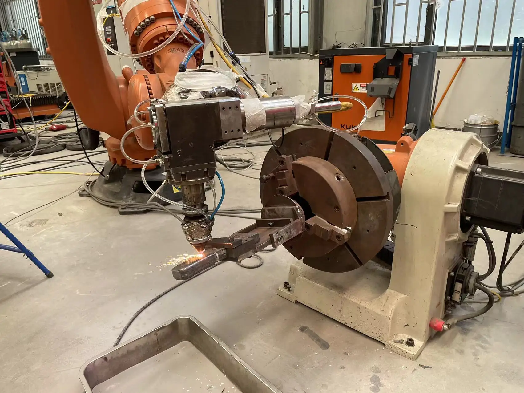 FED 6000W fiber laser coating for irregular mental workpieces with Kuka 6 Axis Robot Arm  Laser cladding equipment