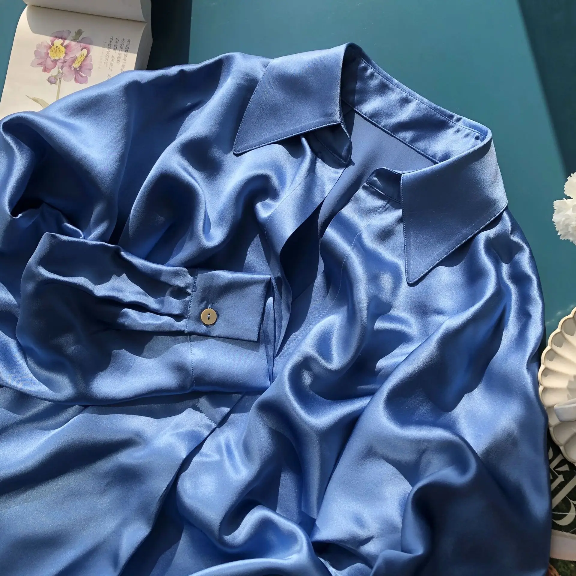 Birdtree 20Mm Women Silk Blouses 100%Real Silk V Neck Bat Sleeves Sandy Wash Chic Shirts 2023 New Spring Autumn  T36731QMY