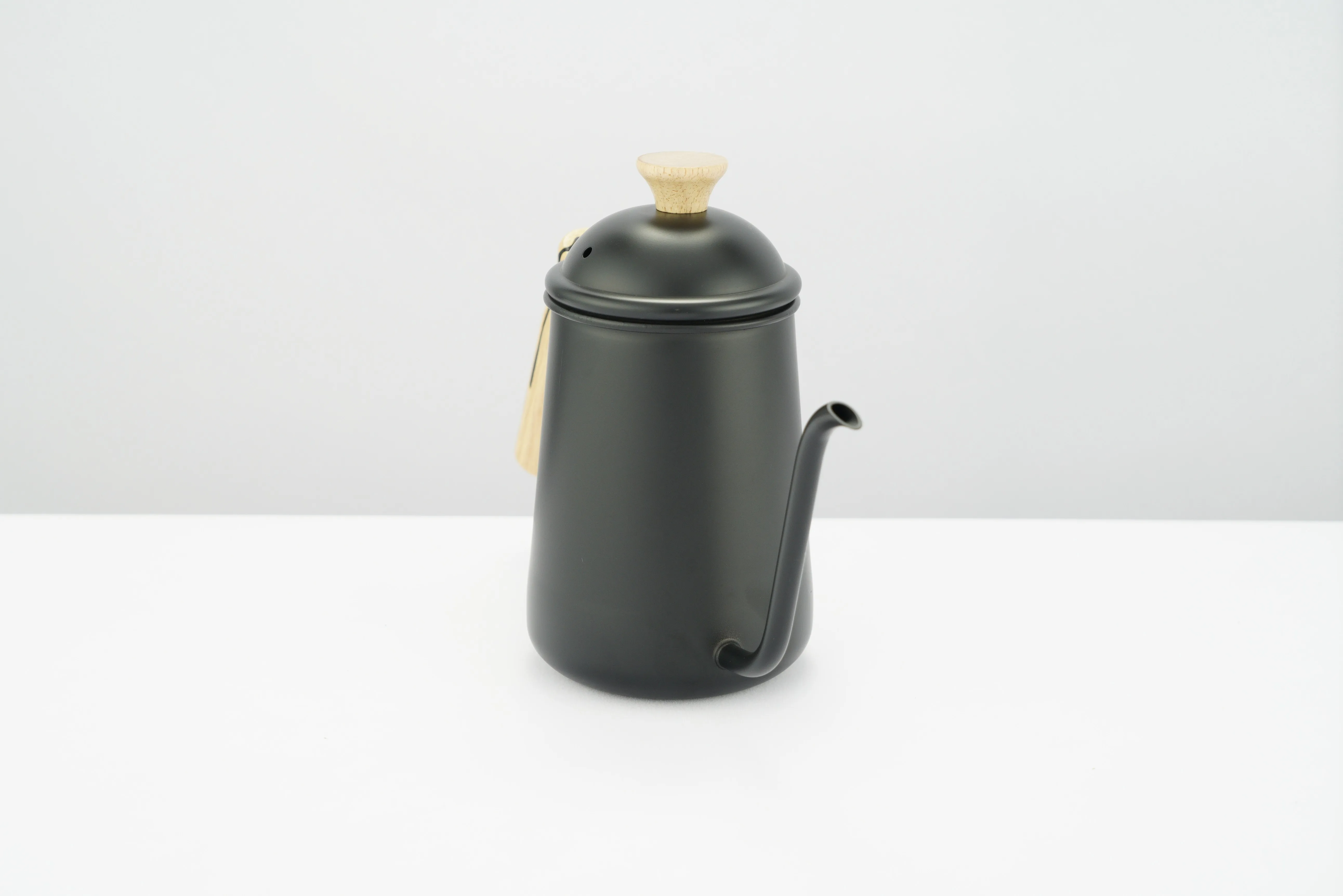 Japanese Style 600ml Stainless Steel Pour over Drip Coffee Kettle Portable with Black Safety Coating Wooden Handle Kitchen Set