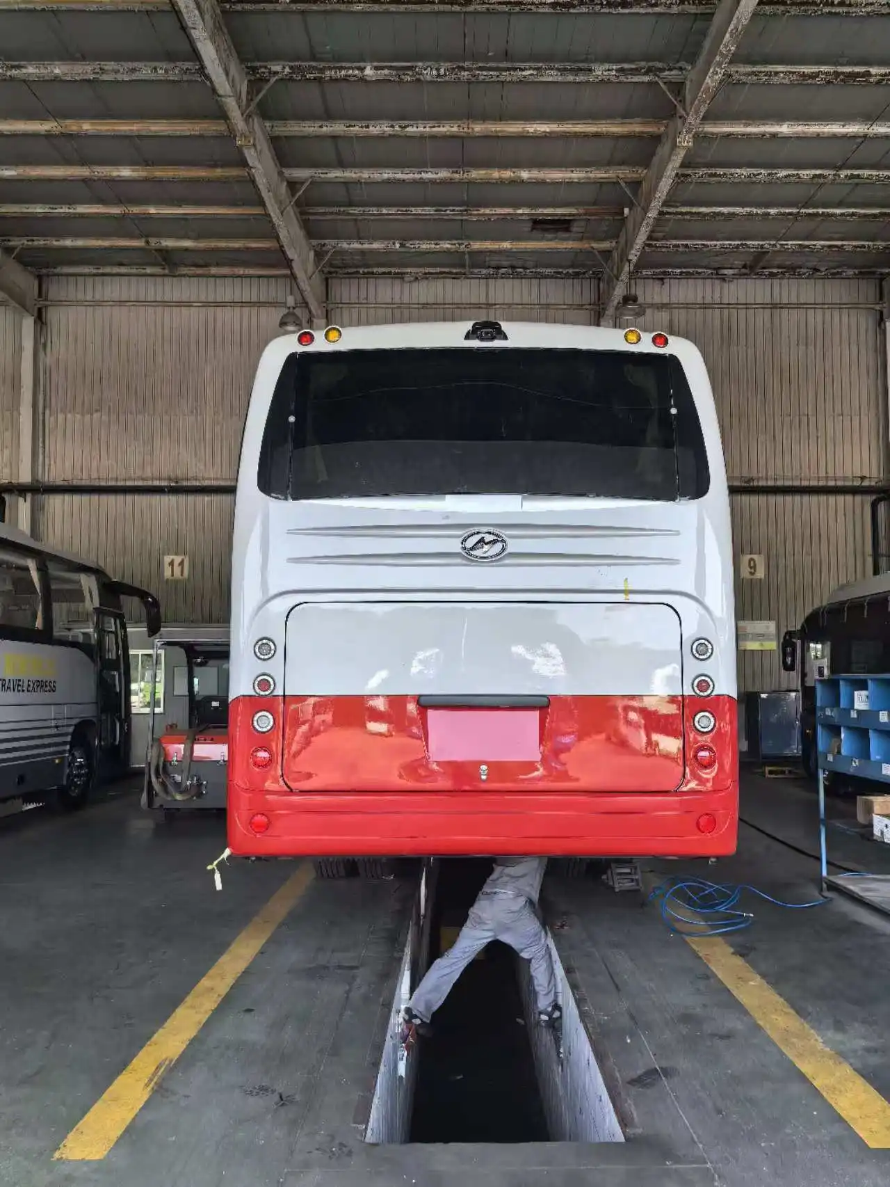 Испытайте Превосходное качество автобусного автобуса JXK6140 в двигателе Cumins Euro IV LHD/RHD.