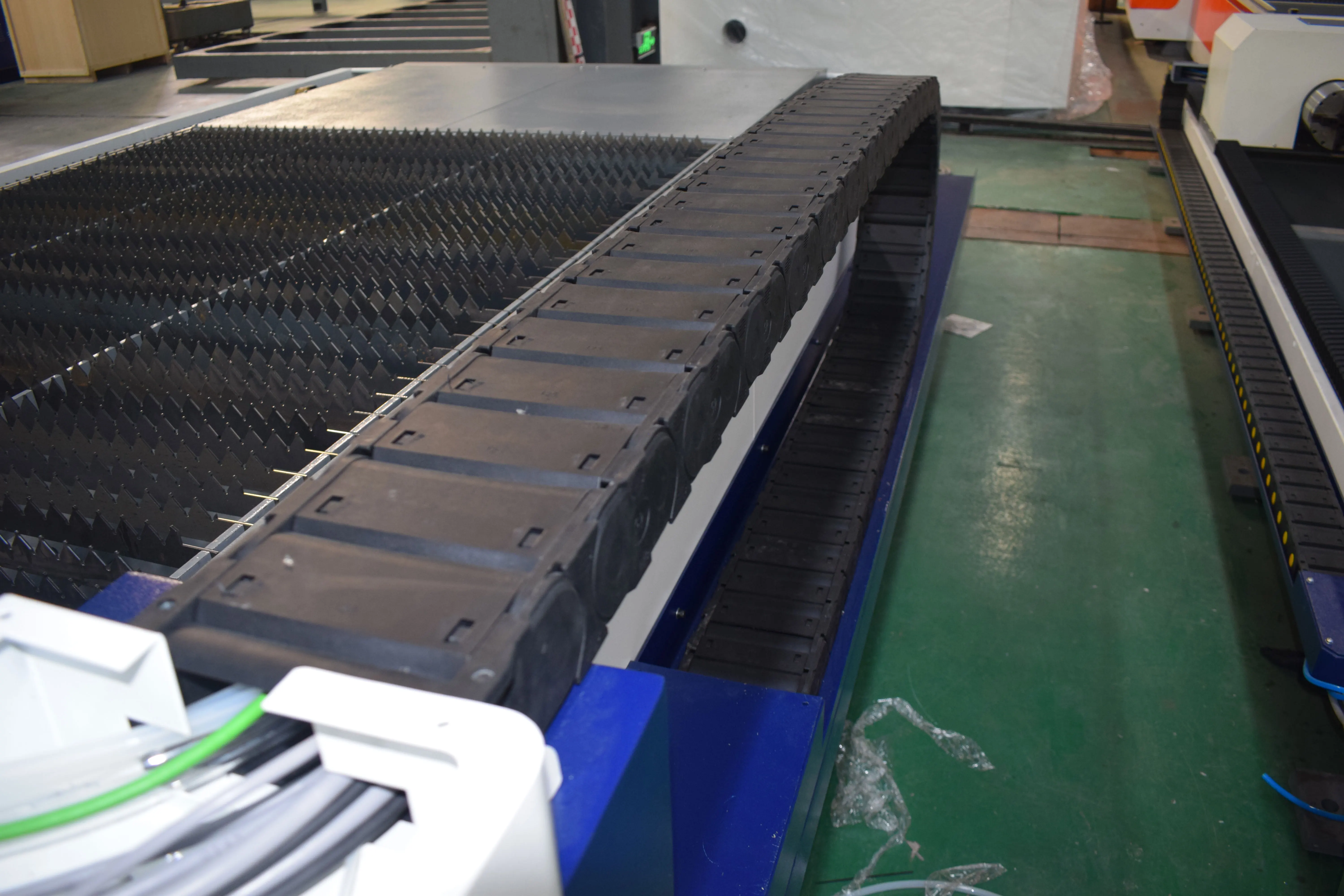 500w 1000w sheet Metal Stainless Fiber Laser Cutting Machine