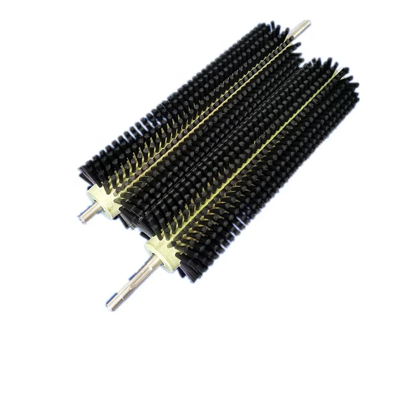 Roller brush for cleaning glass