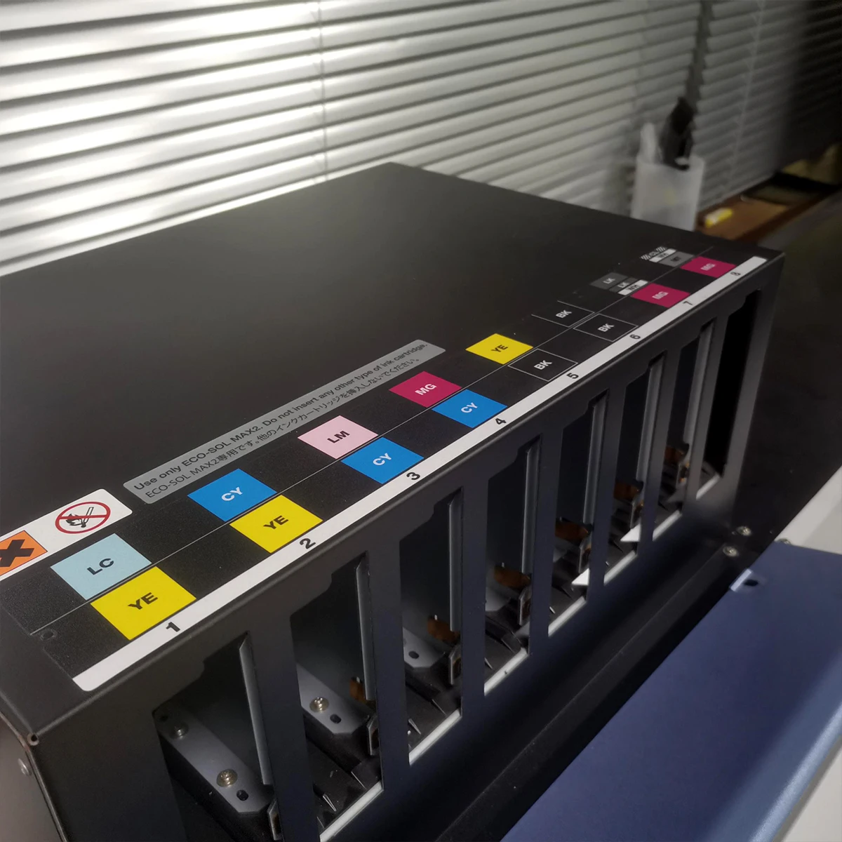 Second hand roland print and cut printer vs300i used printing and cutting plotter can use printing vinyl sticker