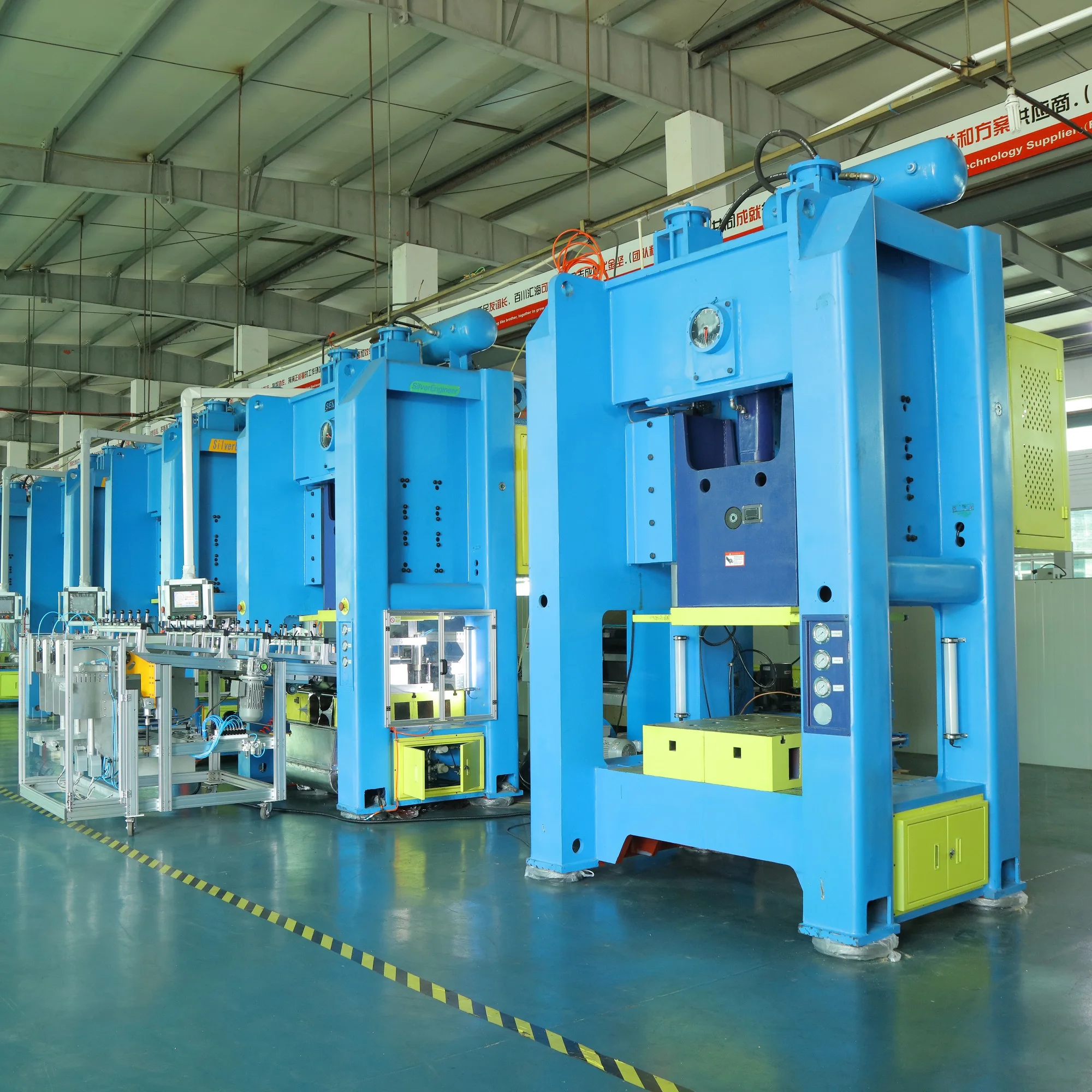 High speed multi - cavity mold aluminum foil container automatic punching machine