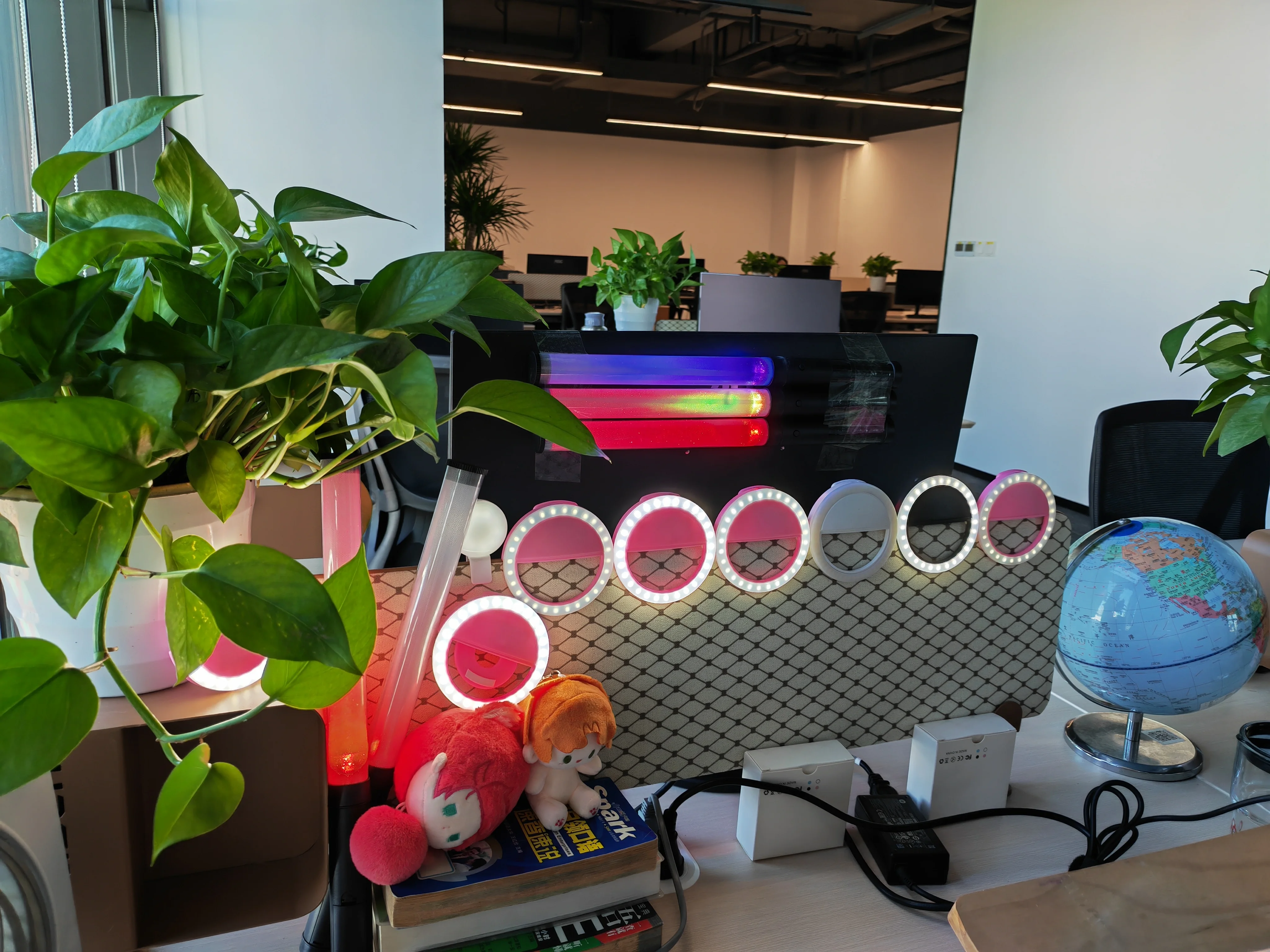 kelly USB Rechargeable A200 Phone Ring Light 36 LED Clip-On Selfie Fill-in Light IP65 Plastic Body Portable AC Power Supply