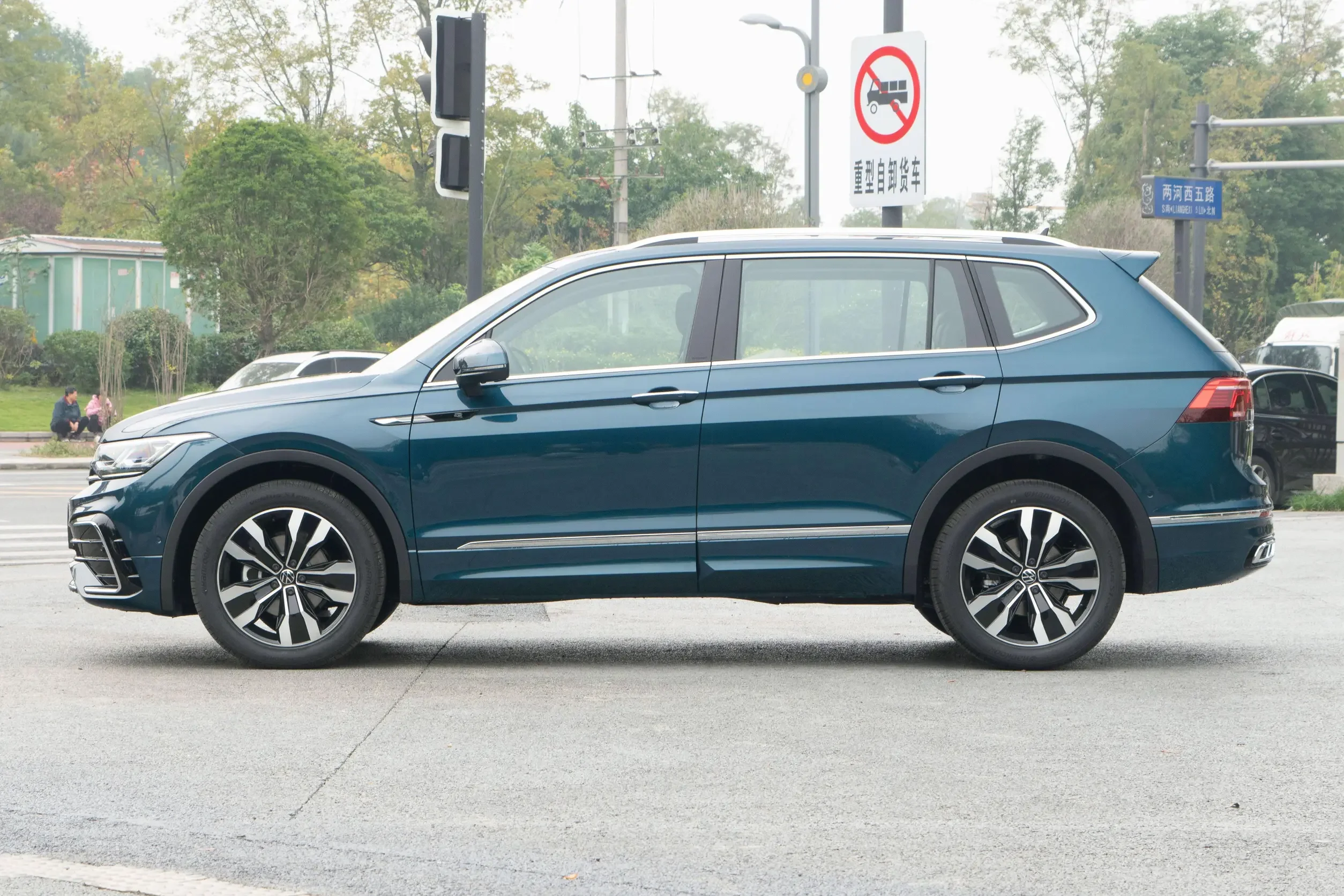 Новые автомобили V-olkswagen VW TIGUAN L SUV 2 0 T 4WD 7-местные Volks-wagen Tiguan 2023