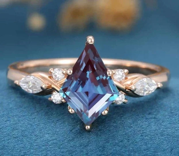 Kite Cut Lab Alexandrite Jewelry Lab Alexandrite Gemstone Ring 925 Sterling Silver Rose Gold Plating Lab Alexandrite Ring