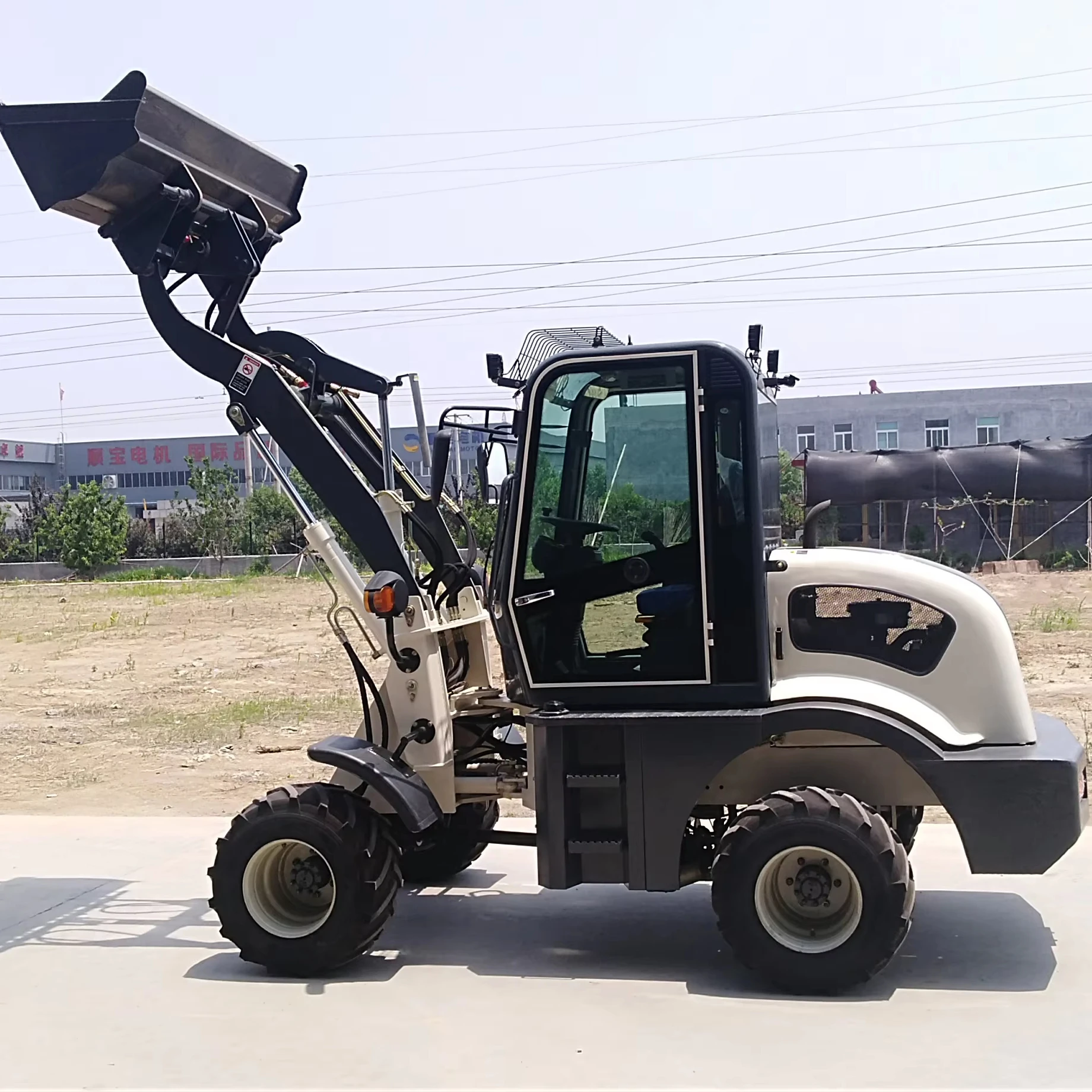 MACHPRO New Mini Loader MLE810 Bobcat Engine Cheap Crawler Skid Steer Loader CE EPA Certification Bucket Attachment 1-3 Ton