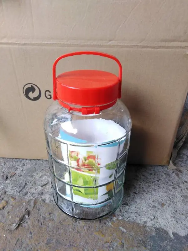 8L square strip glass wine jar with plastic screw  lid
