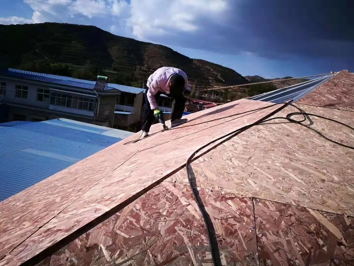 Фенольные OSB панели обшивки крыши 2440x1220x11 мм