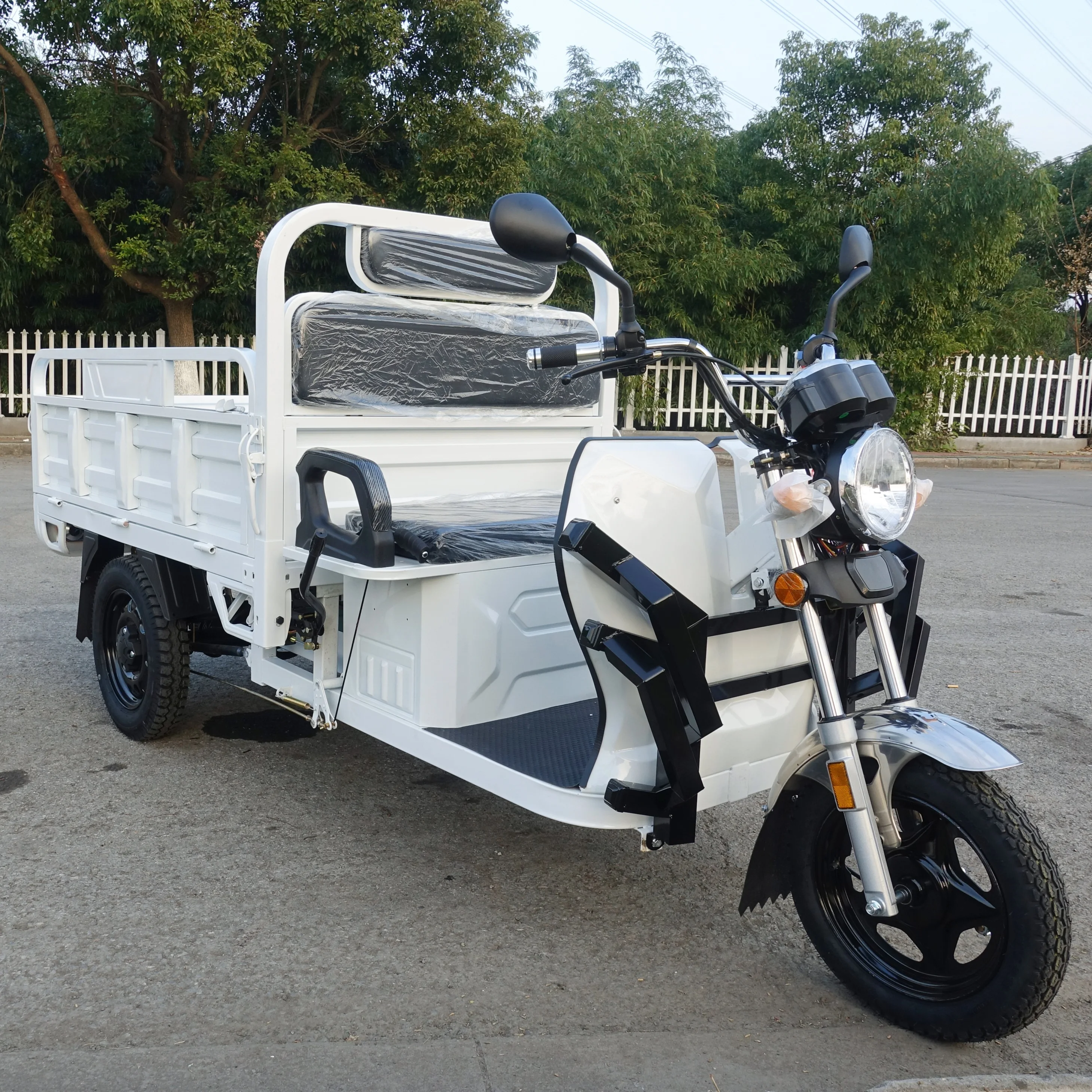 Long battery life Good quality and low price Freight carrying passengers Chinese electric tricycle electric motorcycle