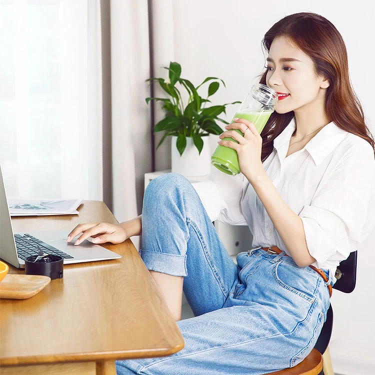 Personal small mini travel electric portable grinder juicer mixer