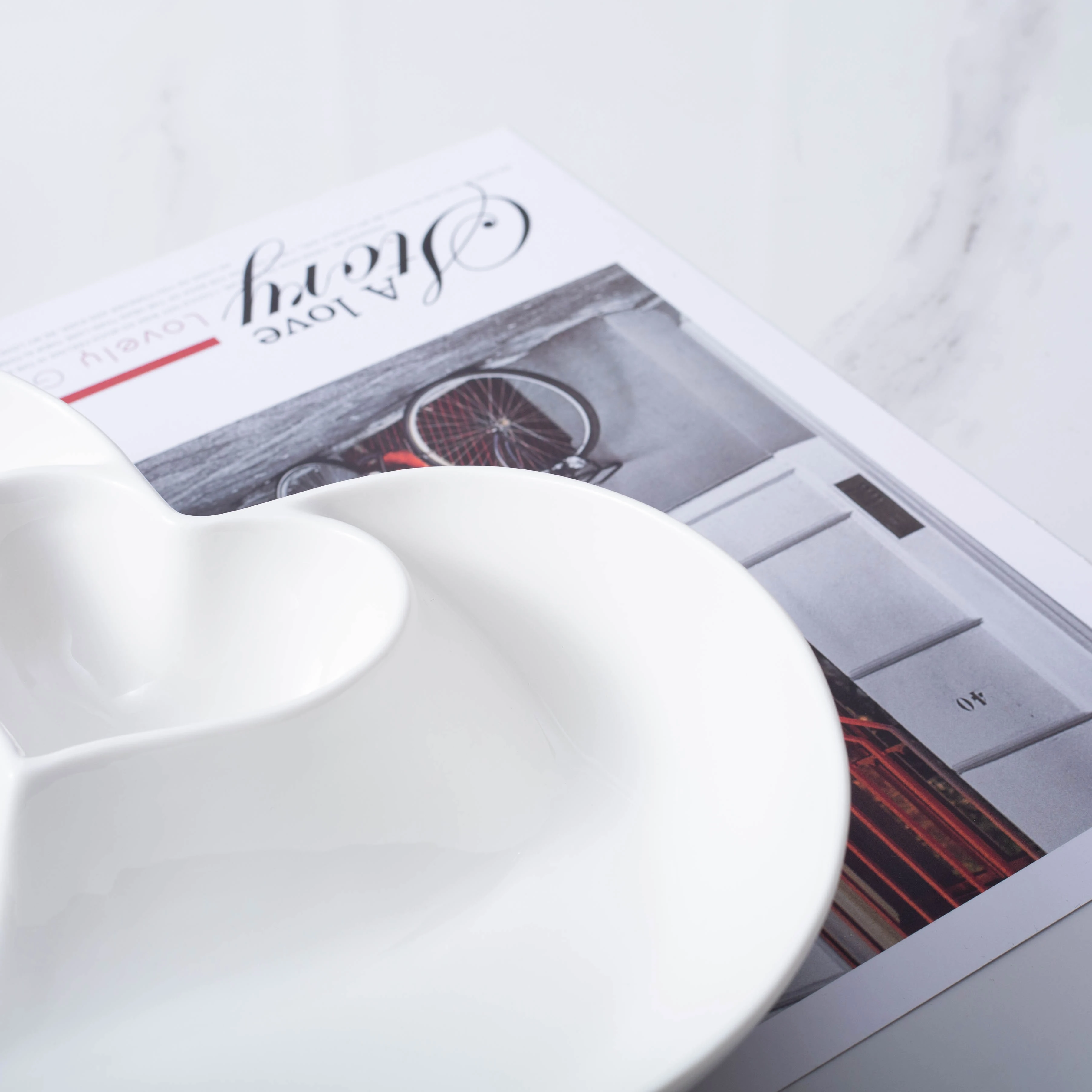 White heart shape ceramic bowl 9inch Porcelain snack bowl ceramic chip and dip bowl