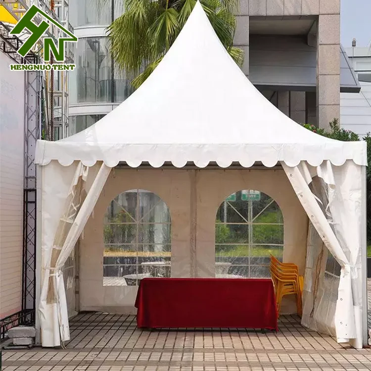 Подвижная белая уличная палатка-пагода на крыше
