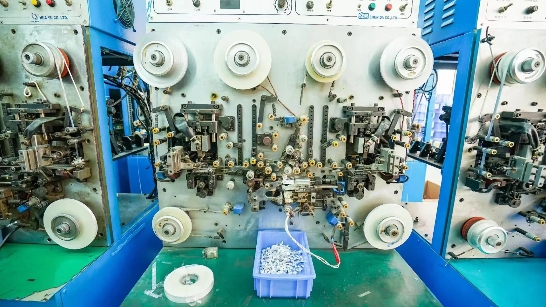 Polyester film capacitor CL11 2J222J polyester capacitor