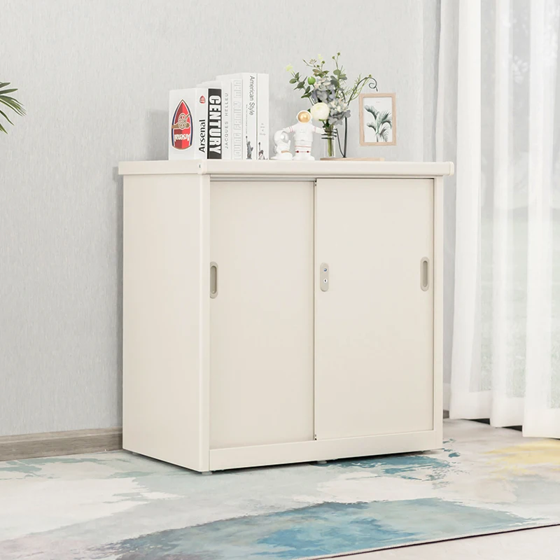 Stylish wardrobe with large capacity and versatility