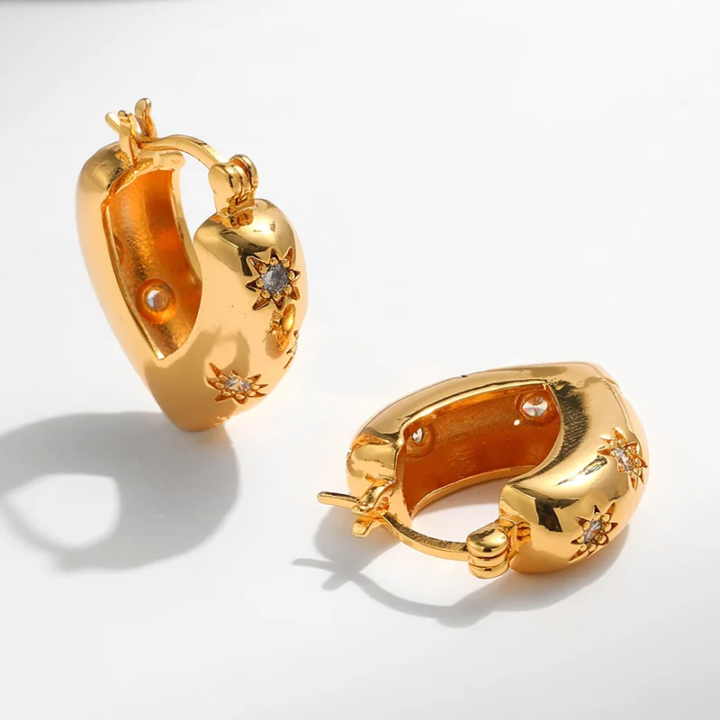 Stylish Metal Irregular Openwork Heart Shaped Zircon Earrings Brass 18K Filled Gold Jewelry For Women To Wear On a Daily Basis