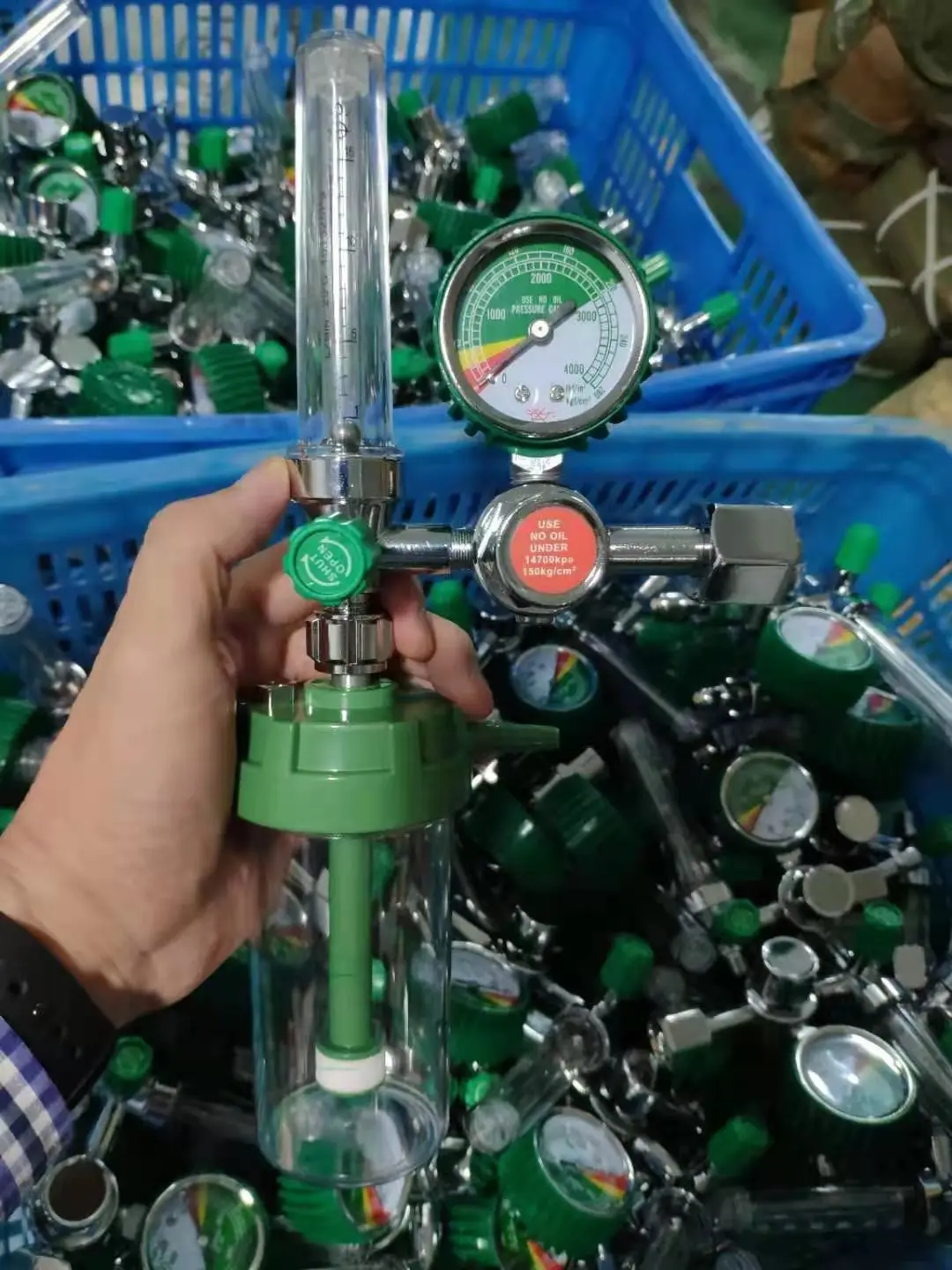 
Bina Factory Hospital Oxygen Pressure Regulator for Medical Oxygen Cylinders 