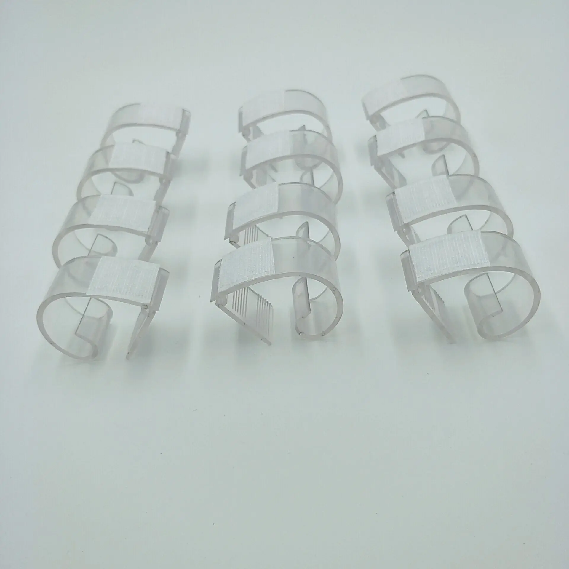 Tablecloth Skirt Clips Table Skirt Clips Clear Plastic with Hook Fastener for Table Cover