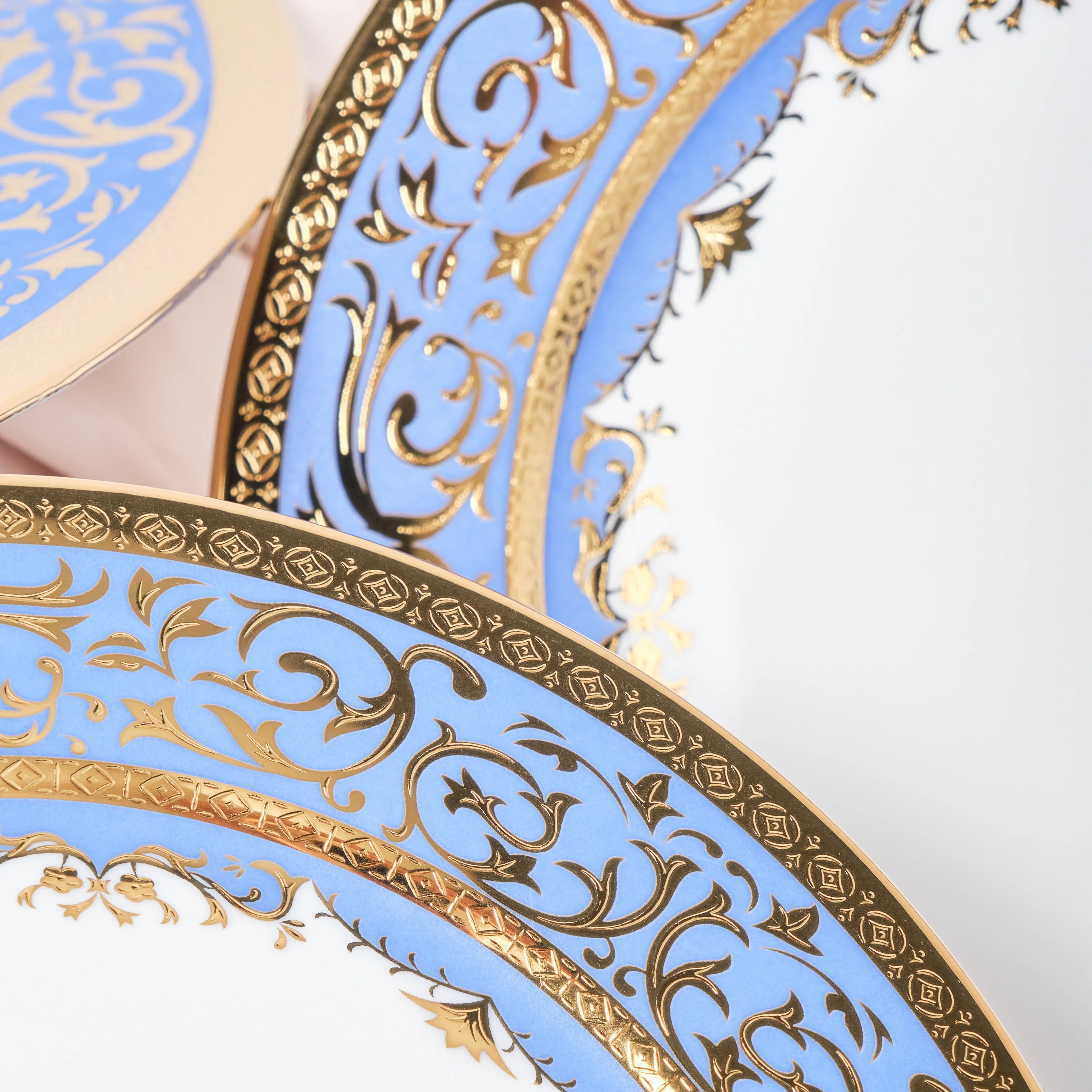 Luxury dubai dinnerware porcelain wedding gold blue decal ceramic bone china dinner plates set
