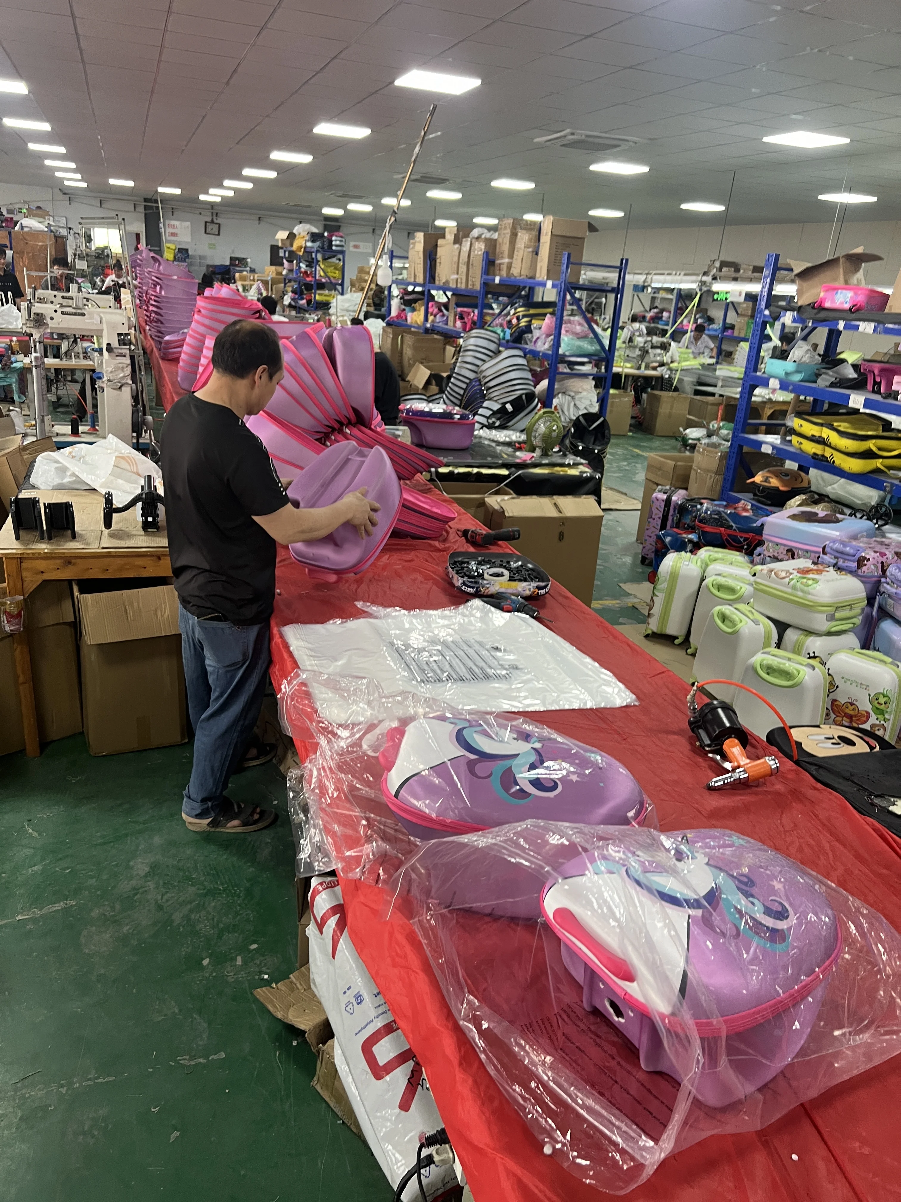 Customized design 3D trolley children luggage airport suitcase kids  3 WHEEL foot kick MOBILITY scooters for teenagers