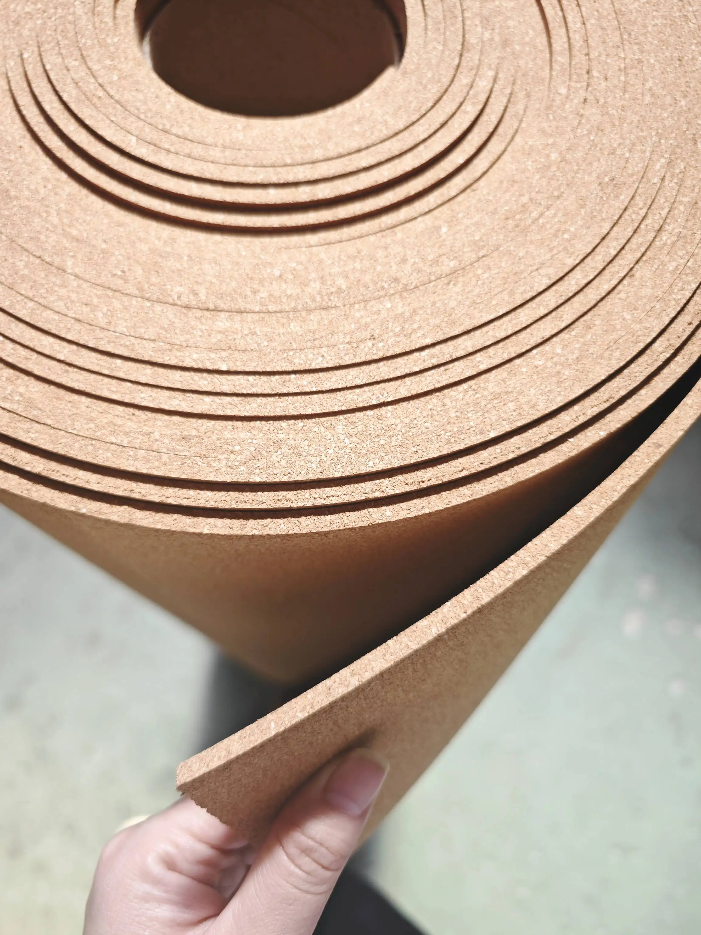 Supplier Offers Fireproof and Heat-Insulating Cork Underlayment Rolls Home Decor Wood Flooring Cushion