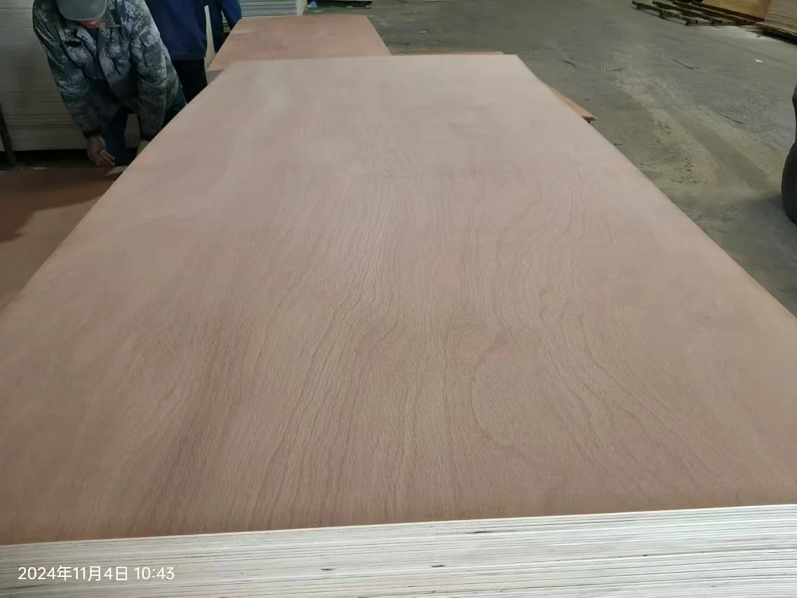 Natural Pine Red Oak Red Cedar Black Walnut Veneer Fancy Plywood