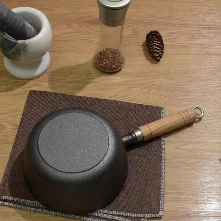 Household Items For Kitchen Cooking Pre-seasoned Cast Iron Saute Pan Fried Soup Cooking Pot